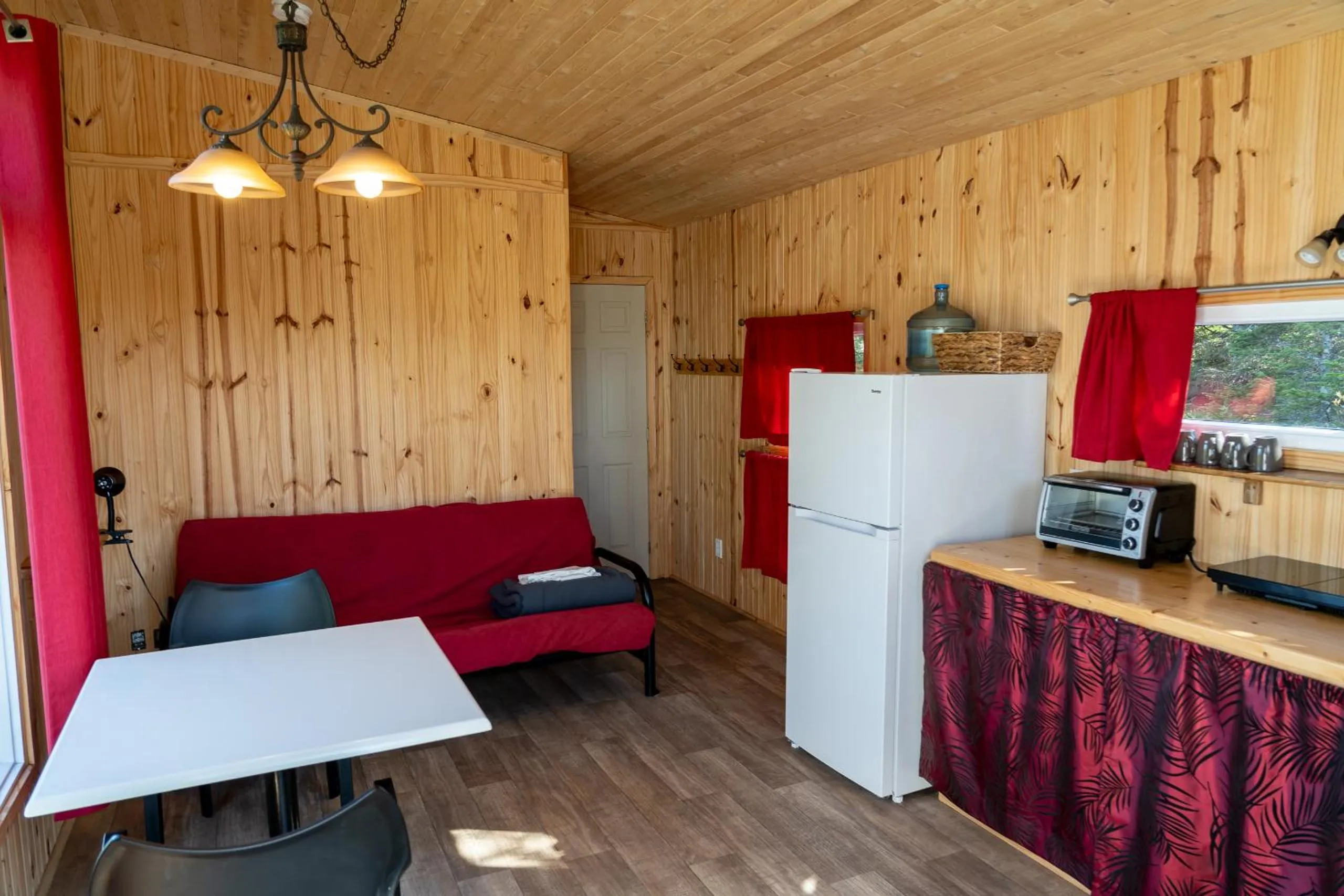Kitchen or kitchenette in Auberge/Chalet Griffon Aventure