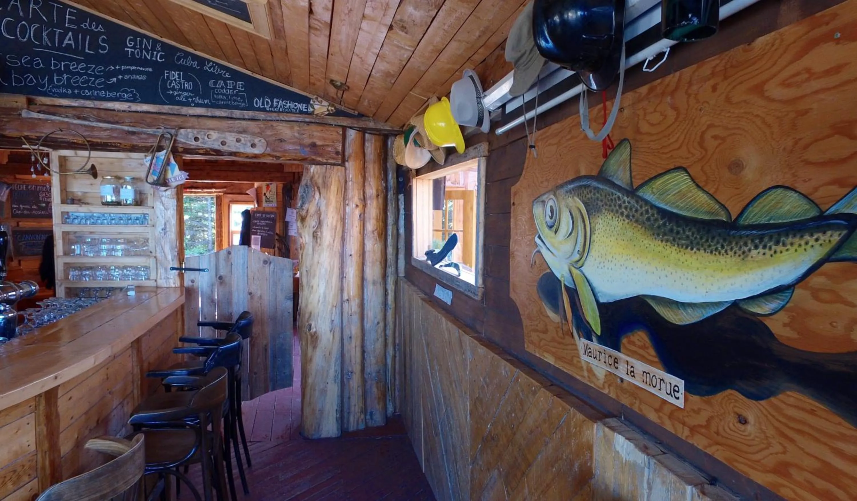 Lounge or bar in Auberge/Chalet Griffon Aventure