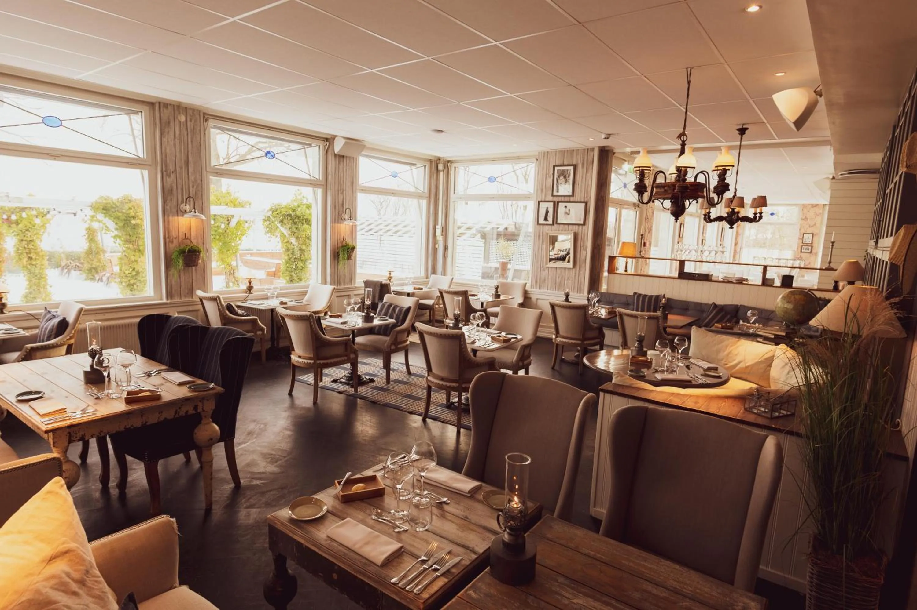 Restaurant/places to eat in Ystad Saltsjöbad