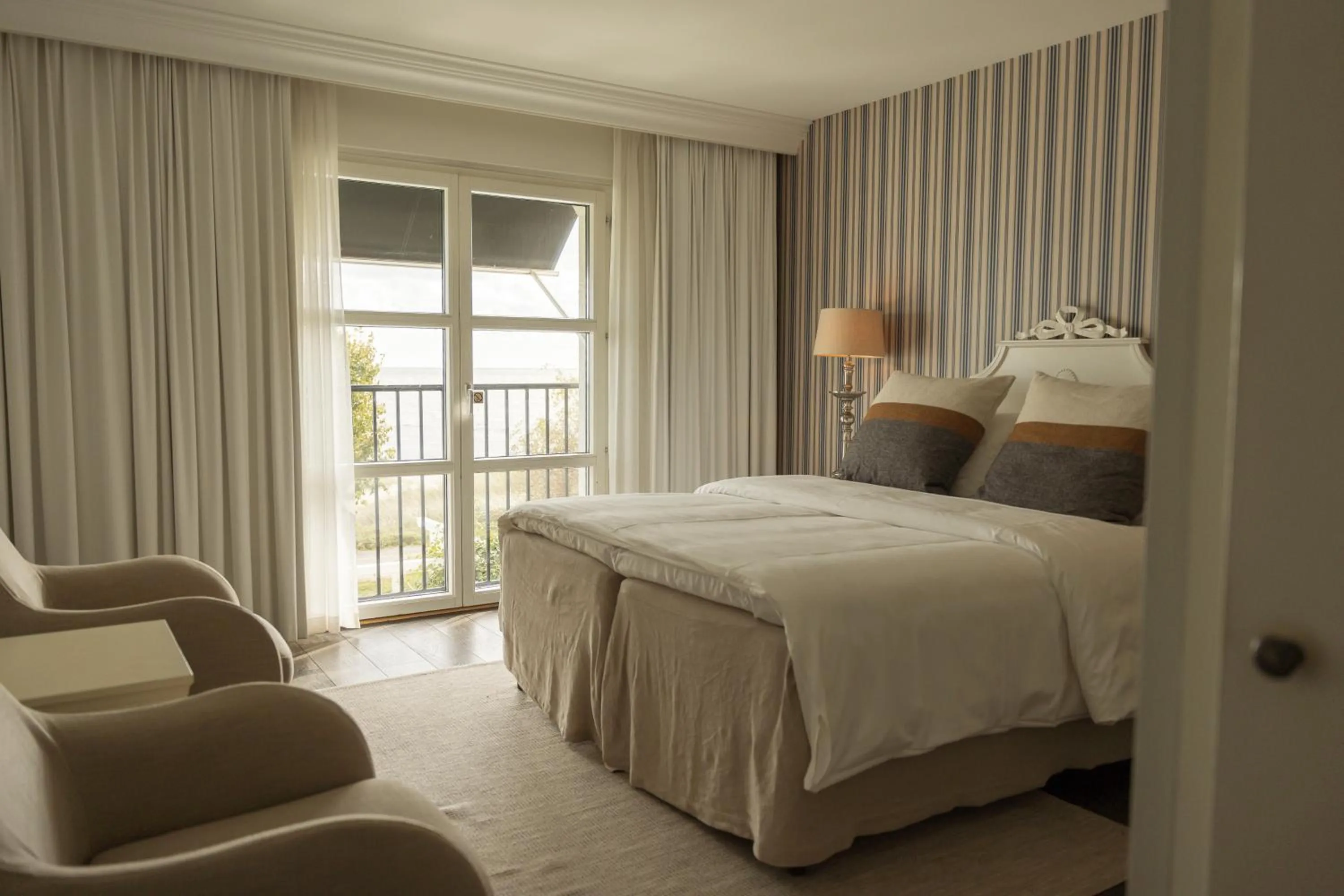 Bed in Ystad Saltsjöbad