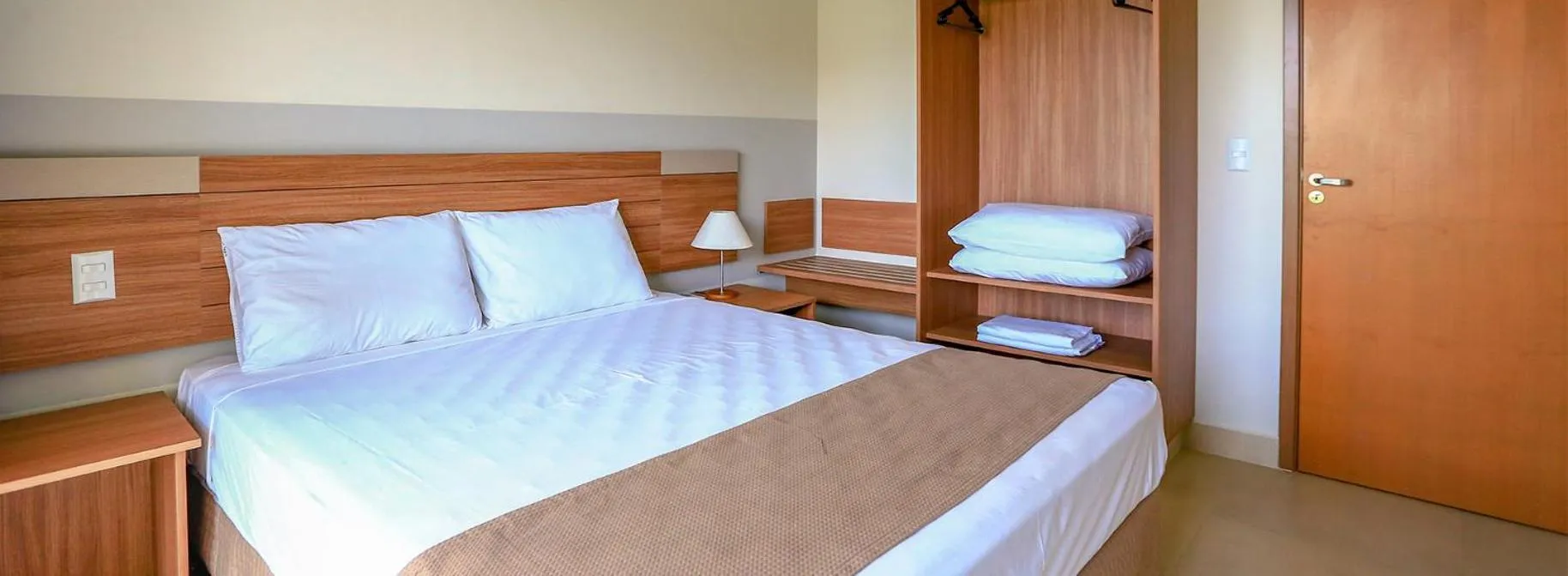 Bed in ILHAS DO LAGO ECO RESORT