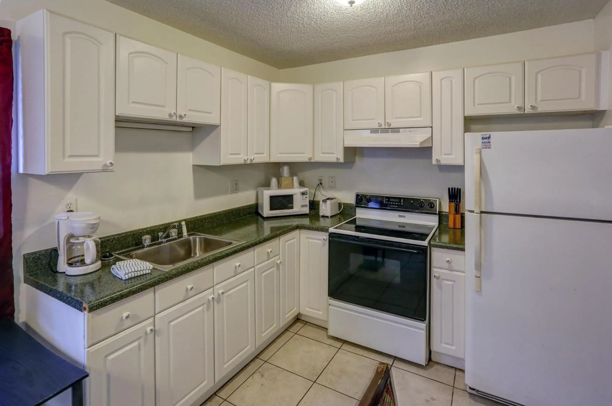 Richard's Motel Studios