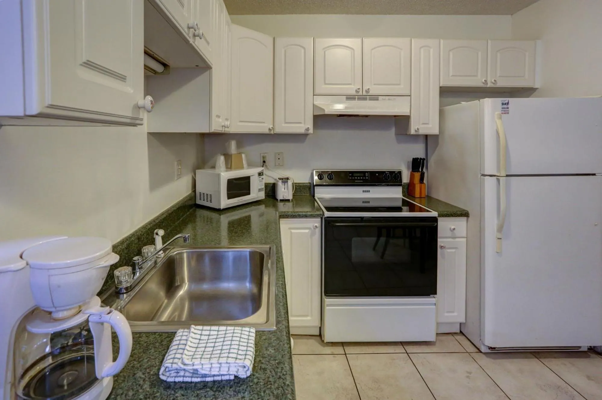 Richard's Motel Studios