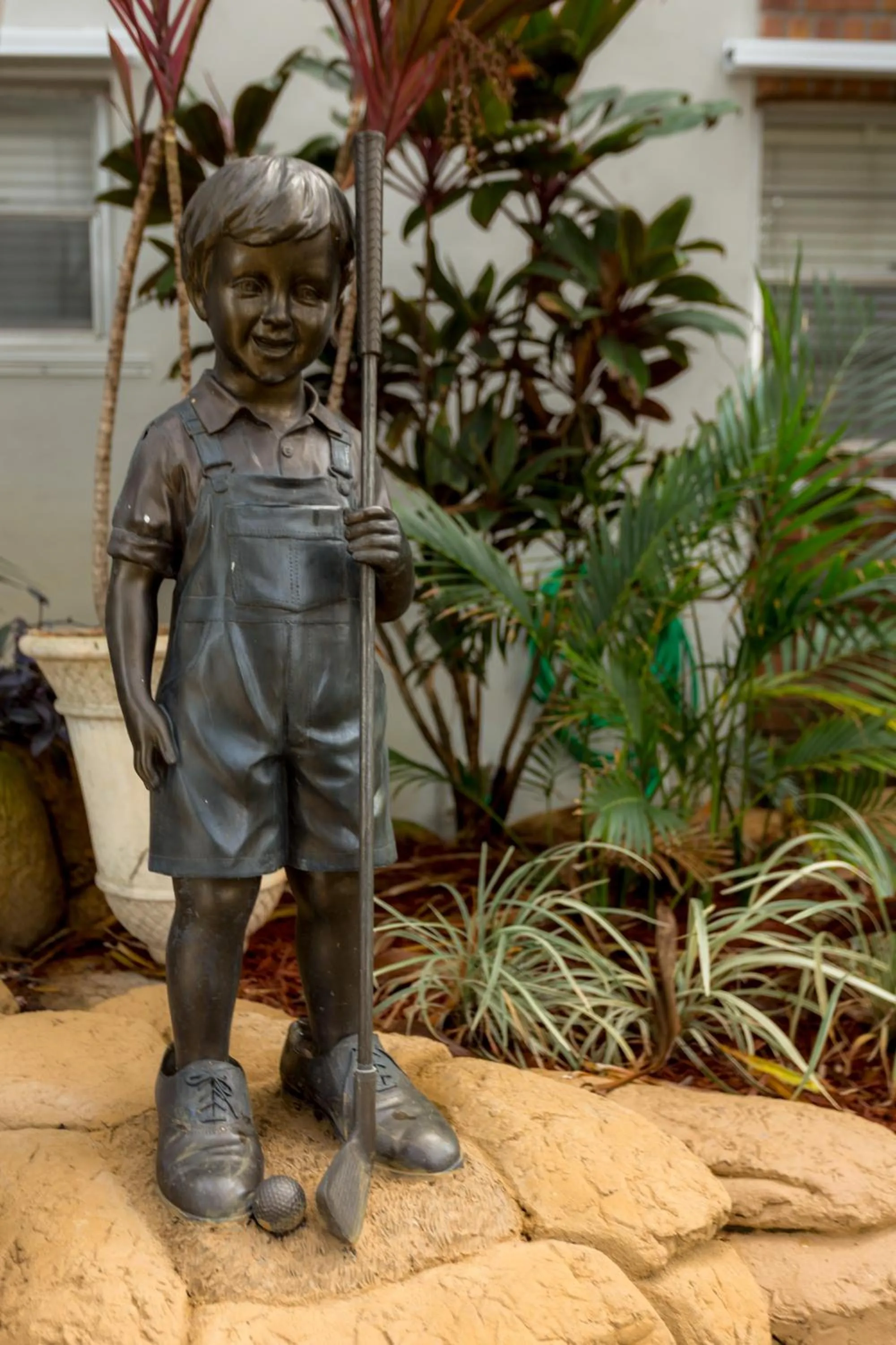 Decorative detail in Richard's Motel Studios