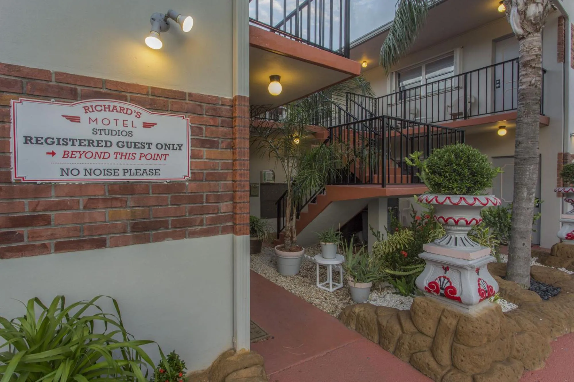 Richard's Motel Studios