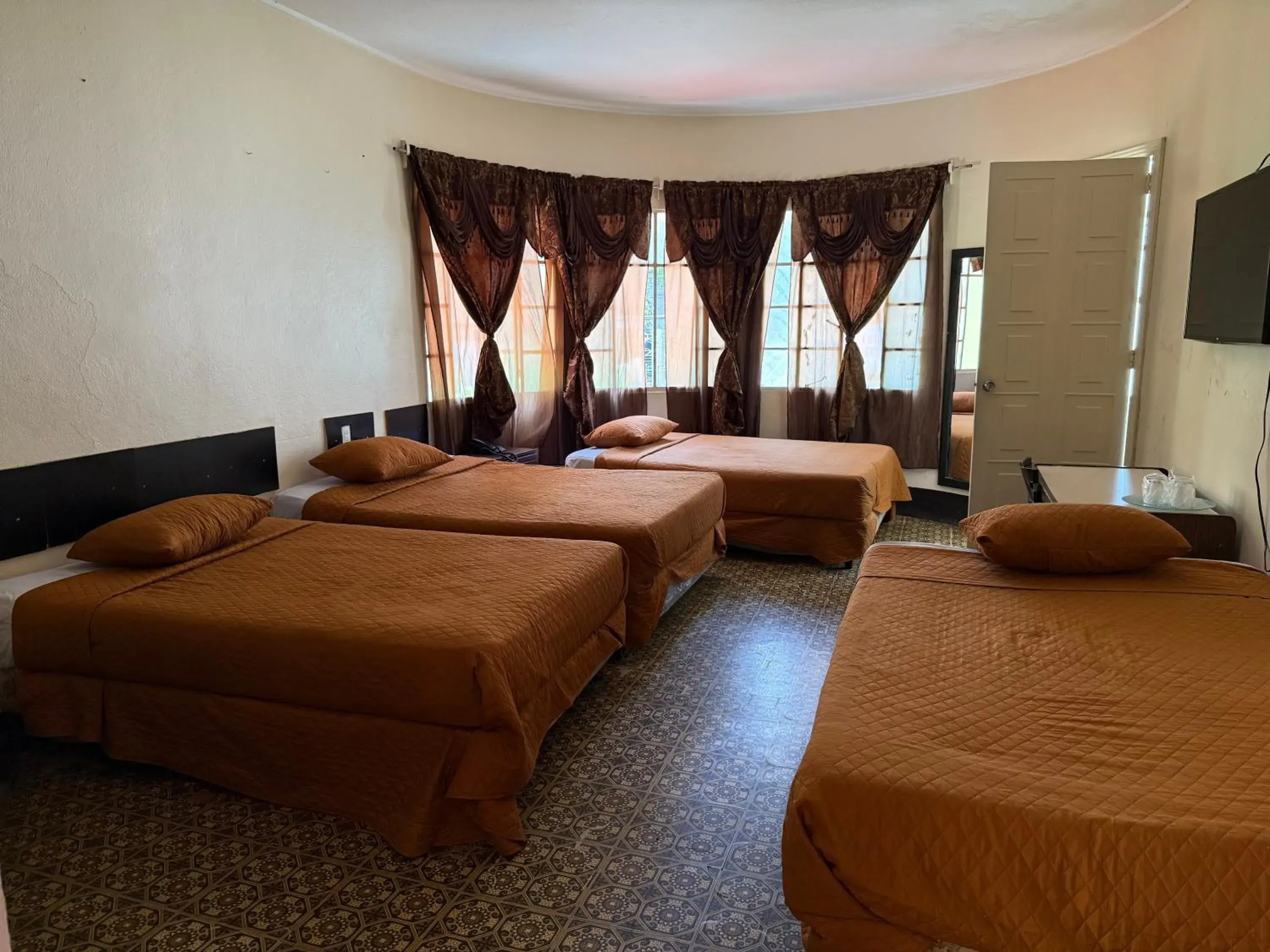 Classic Quadruple Room - single occupancy in Hotel Mayesstic Classic Quadruple Room - single occupancy in Hotel Mayesstic