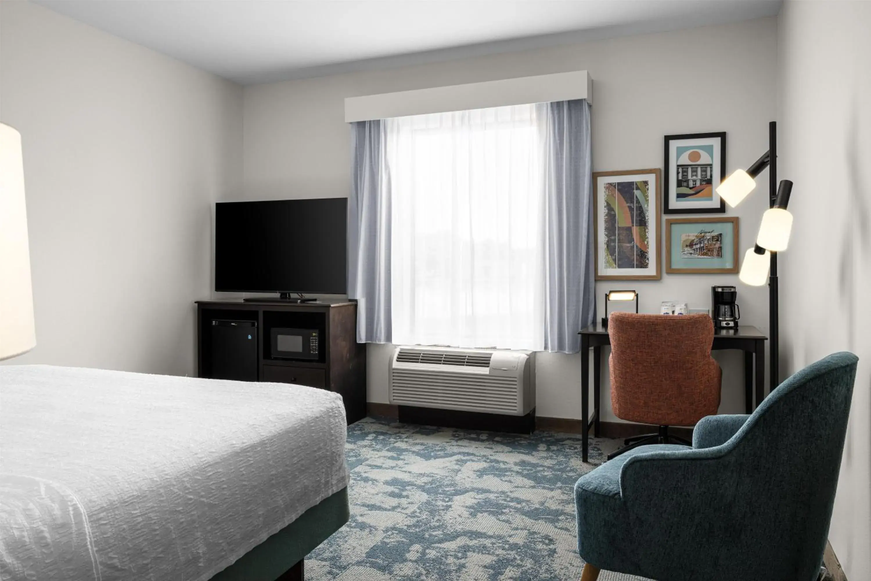 King Room with King Bed - Non-Smoking in Hampton Inn and Suites Hope King Room with King Bed - Non-Smoking in Hampton Inn and Suites Hope