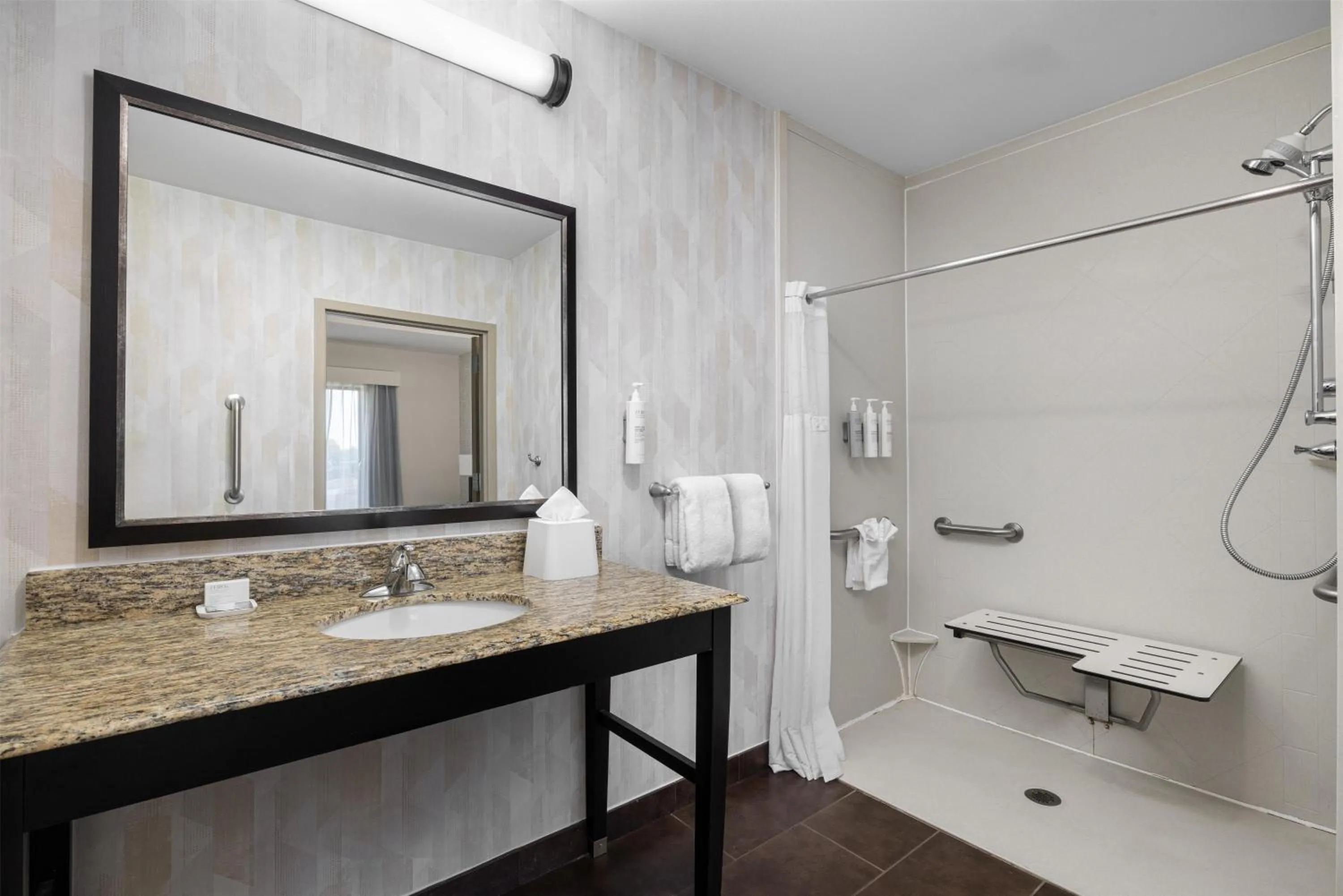 Bathroom in Hampton Inn and Suites Hope