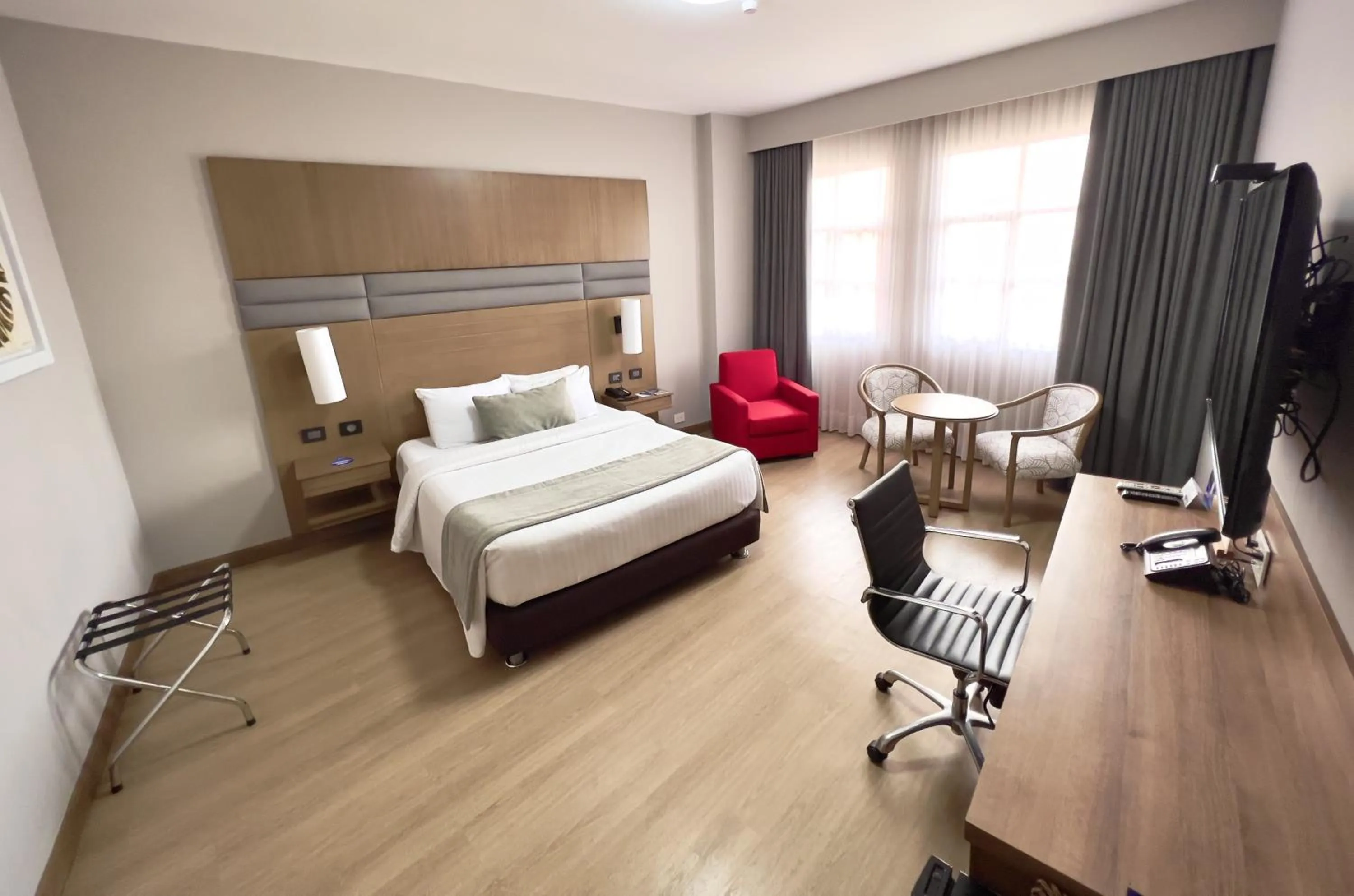 Photo of the whole room, Bed in Hotel Dann Carlton Cali