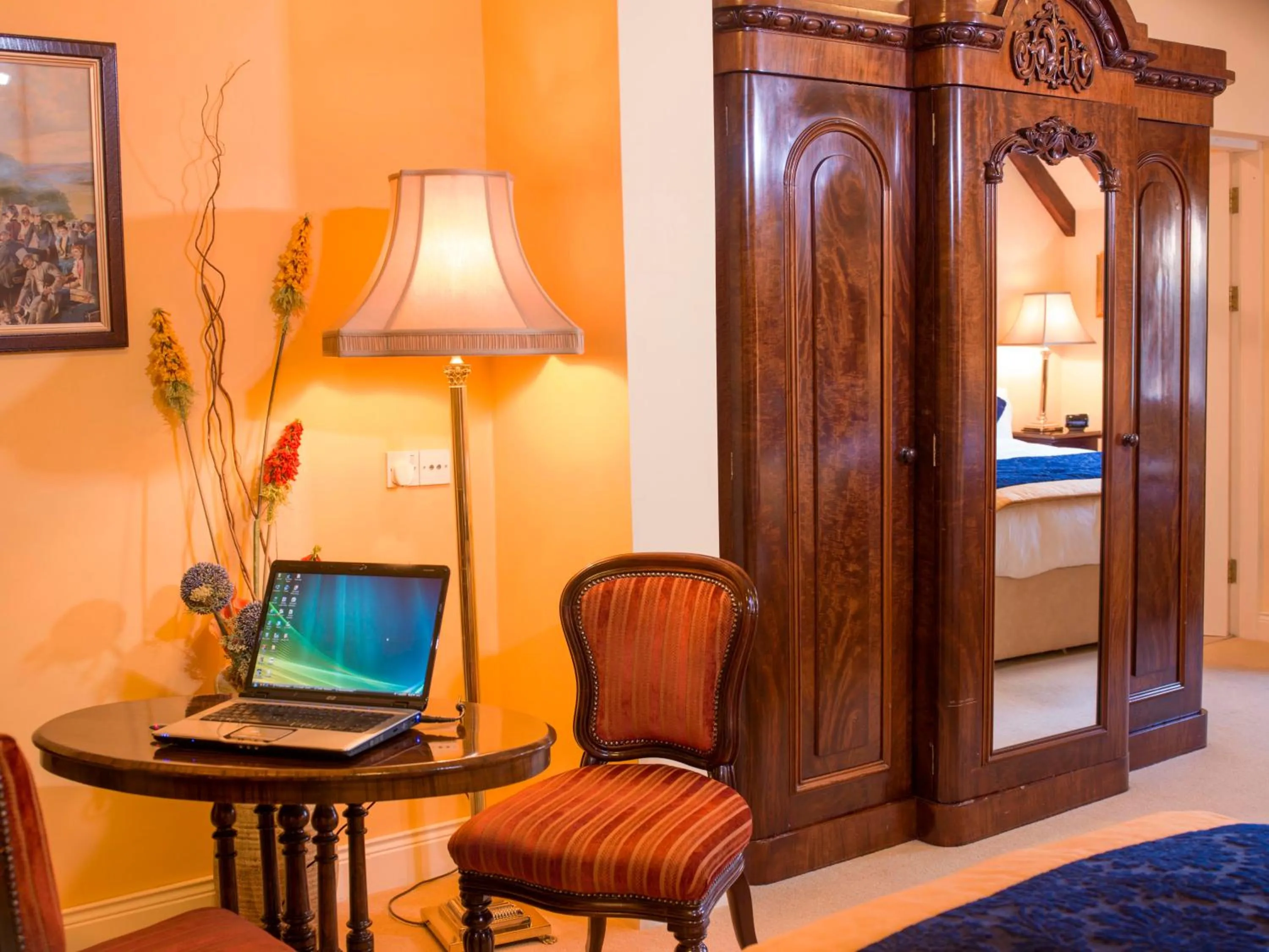 Photo of the whole room, Bed in Earls Court House