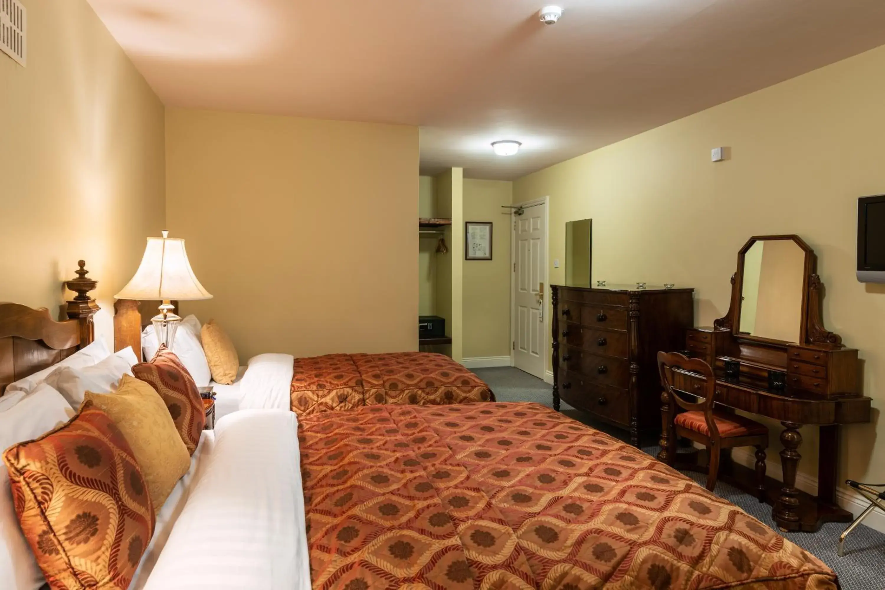 Deluxe Twin Room in Earls Court House Deluxe Twin Room in Earls Court House