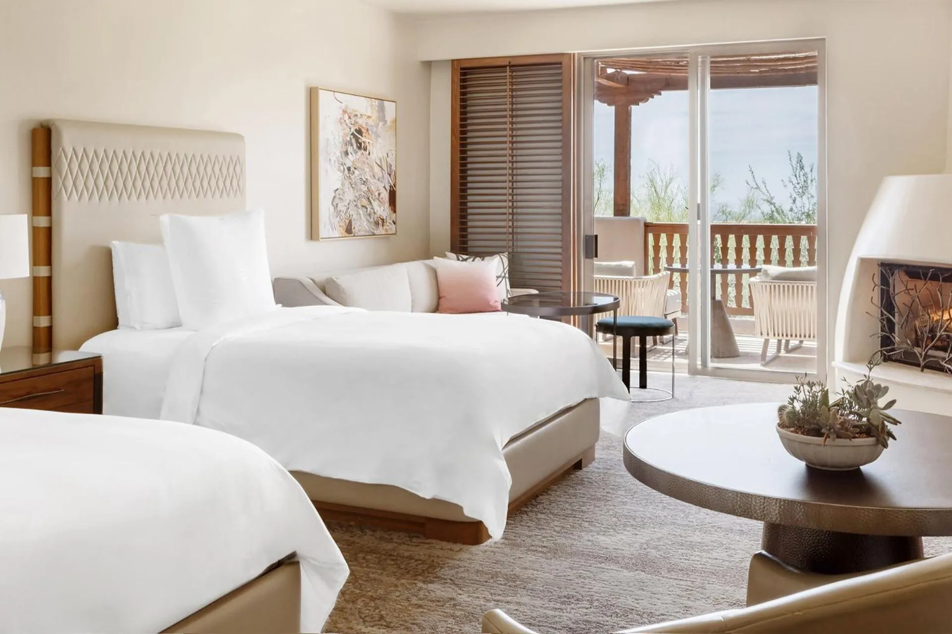 Bed in Four Seasons Resort Scottsdale at Troon North