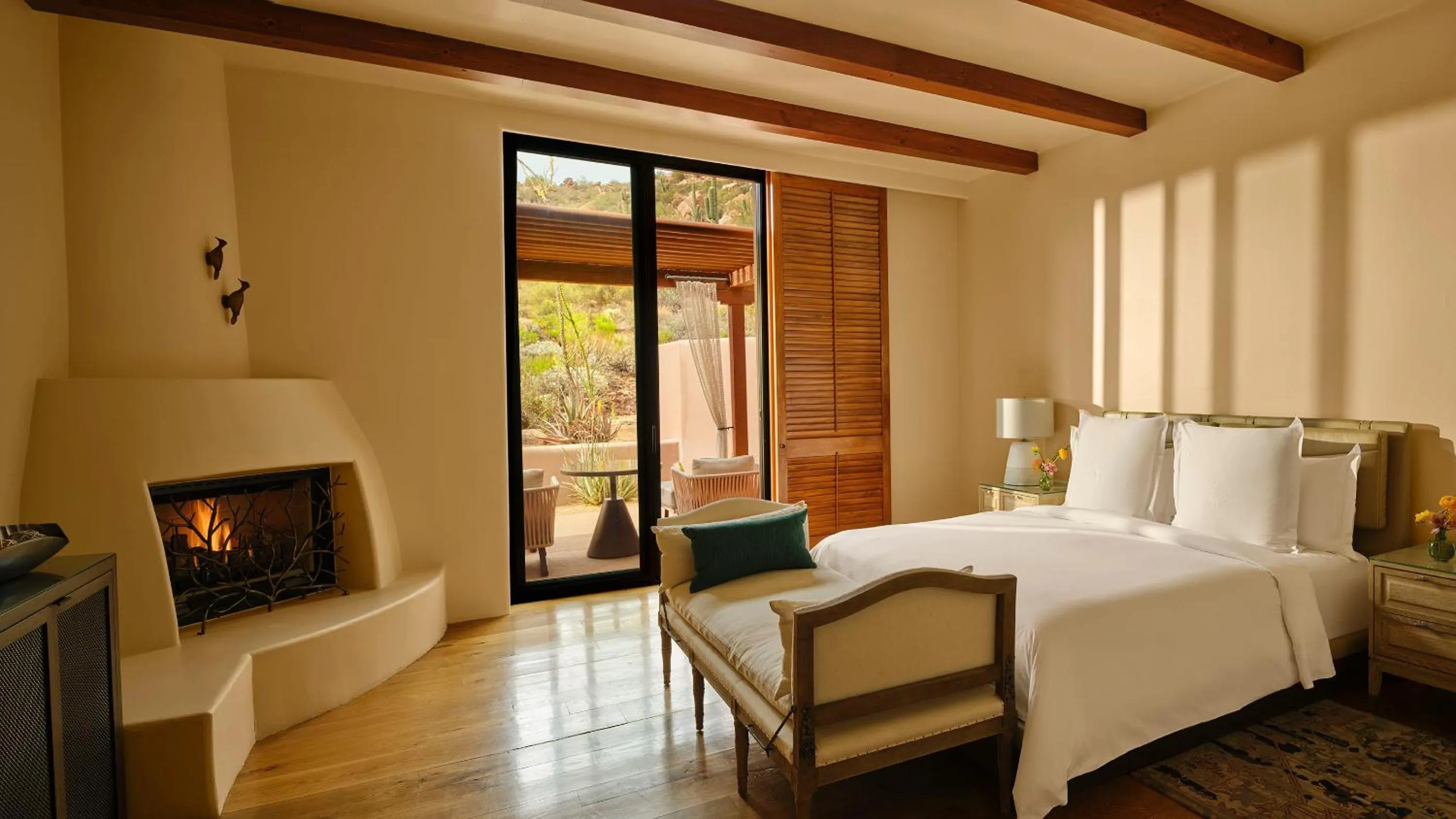 Bed in Four Seasons Resort Scottsdale at Troon North