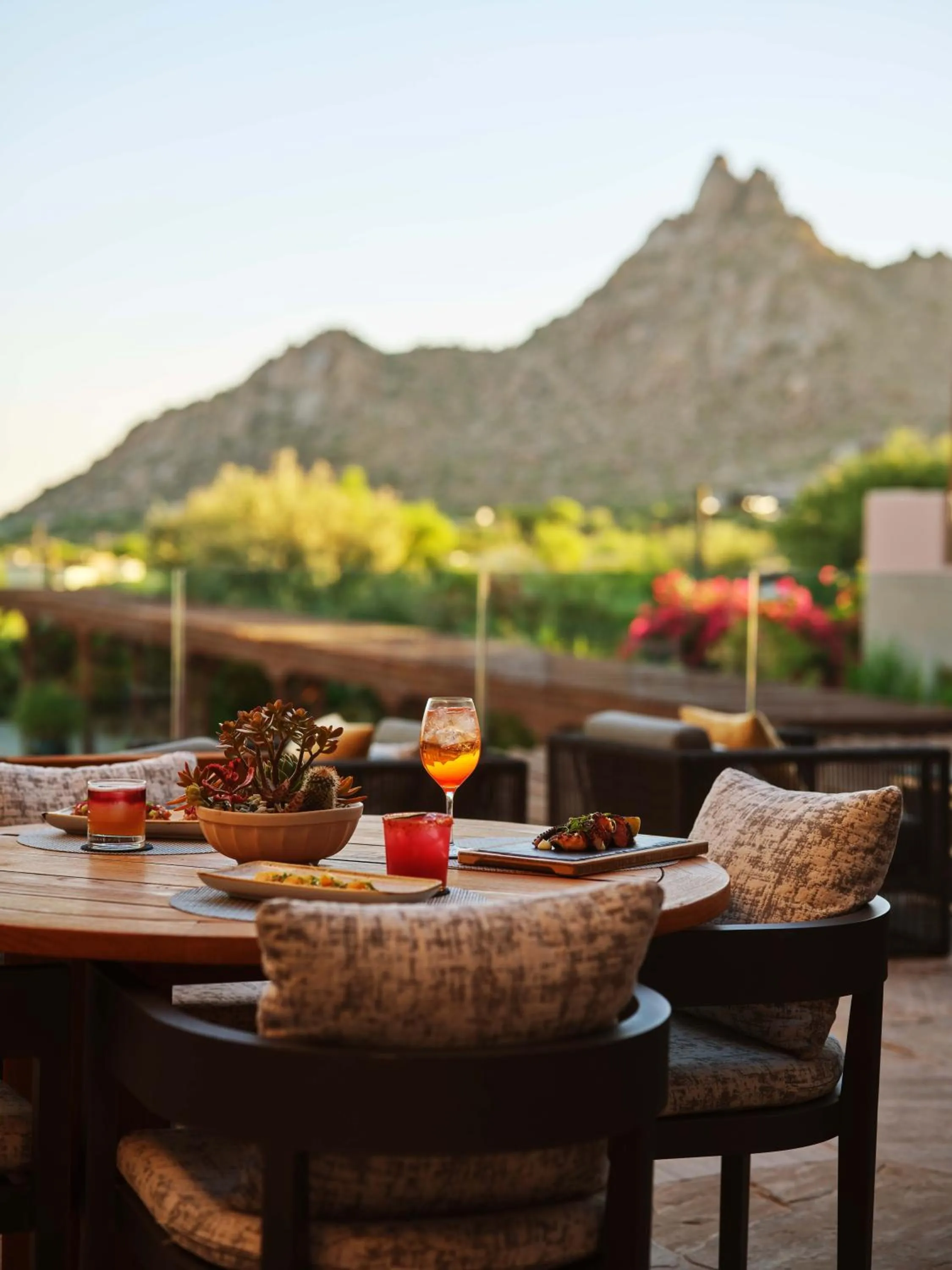 Lounge or bar in Four Seasons Resort Scottsdale at Troon North