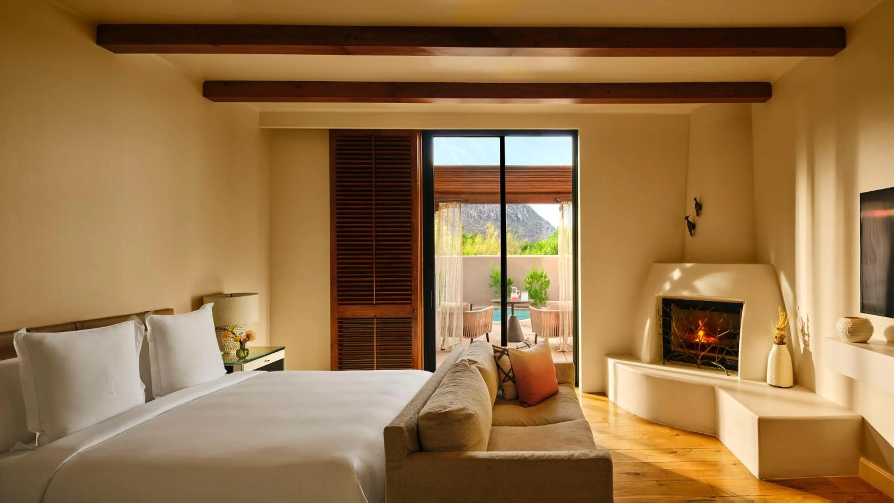 Bed in Four Seasons Resort Scottsdale at Troon North
