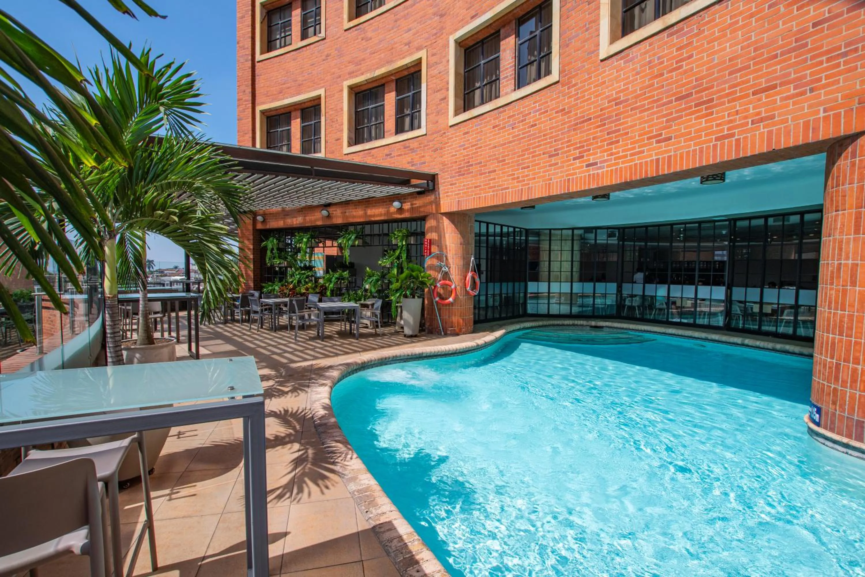 Swimming pool in Hotel Dann Cali