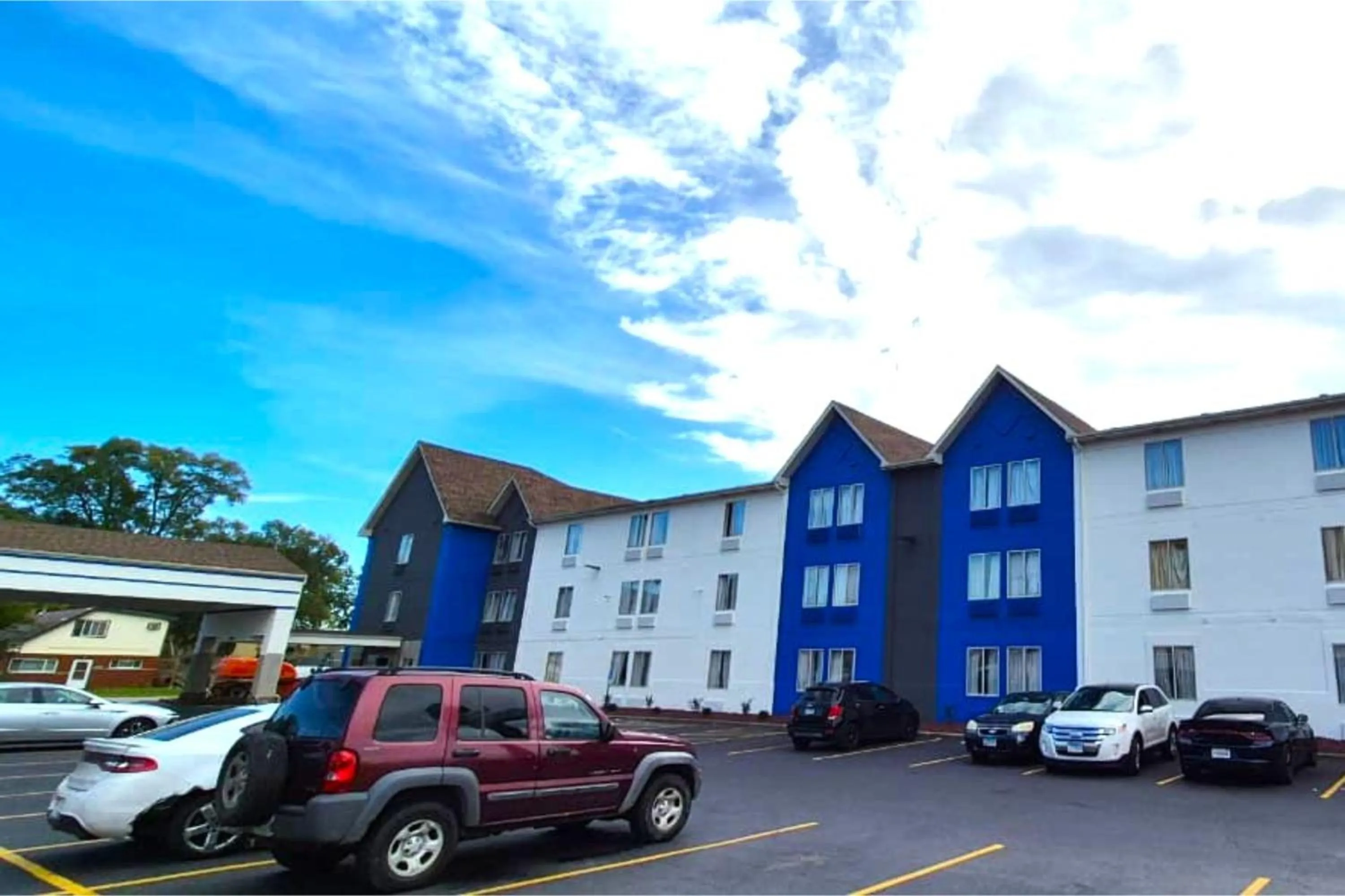 Parking in Kings Inn By OYO Calumet Park I-57