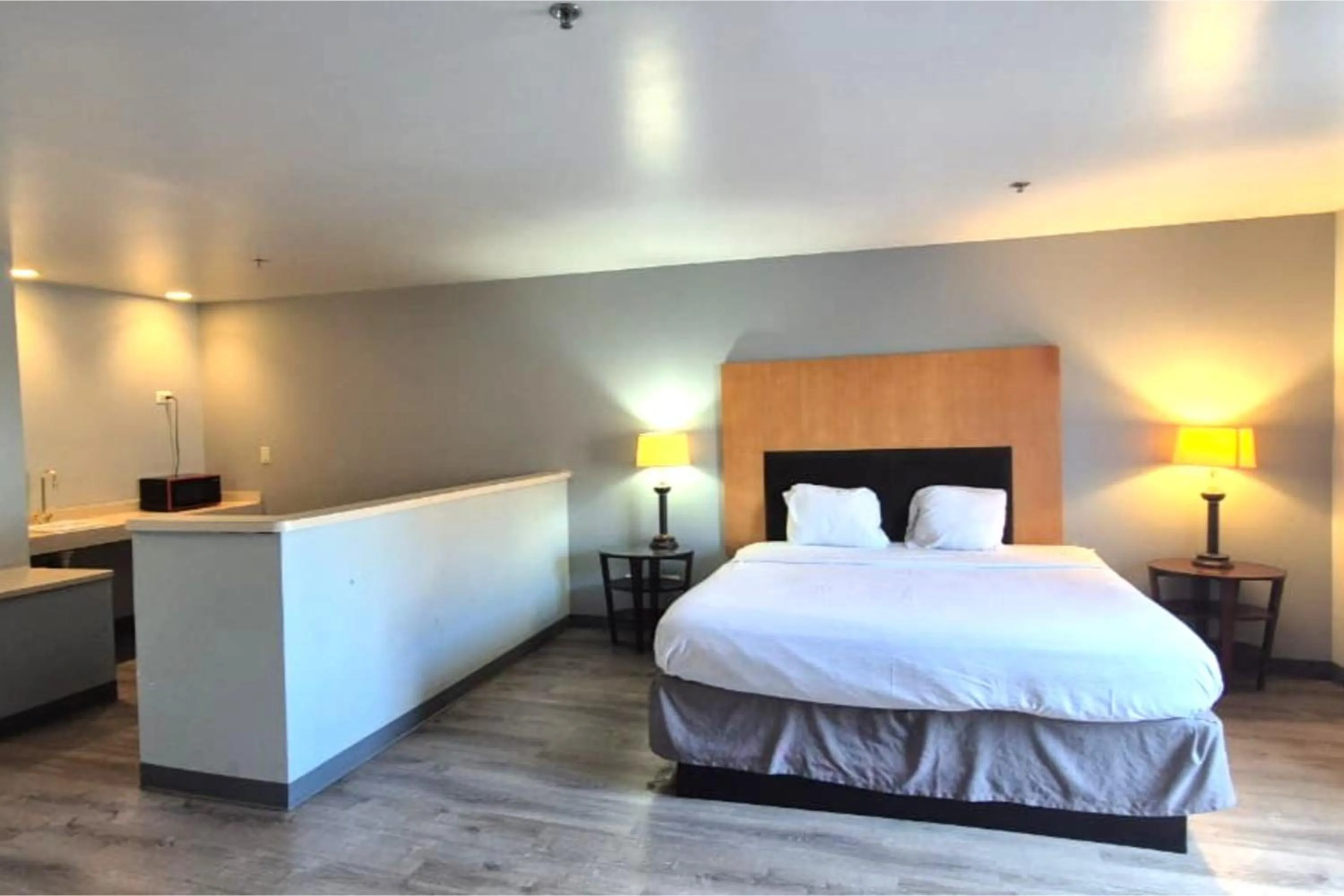 Bedroom, Bed in Kings Inn By OYO Calumet Park I-57