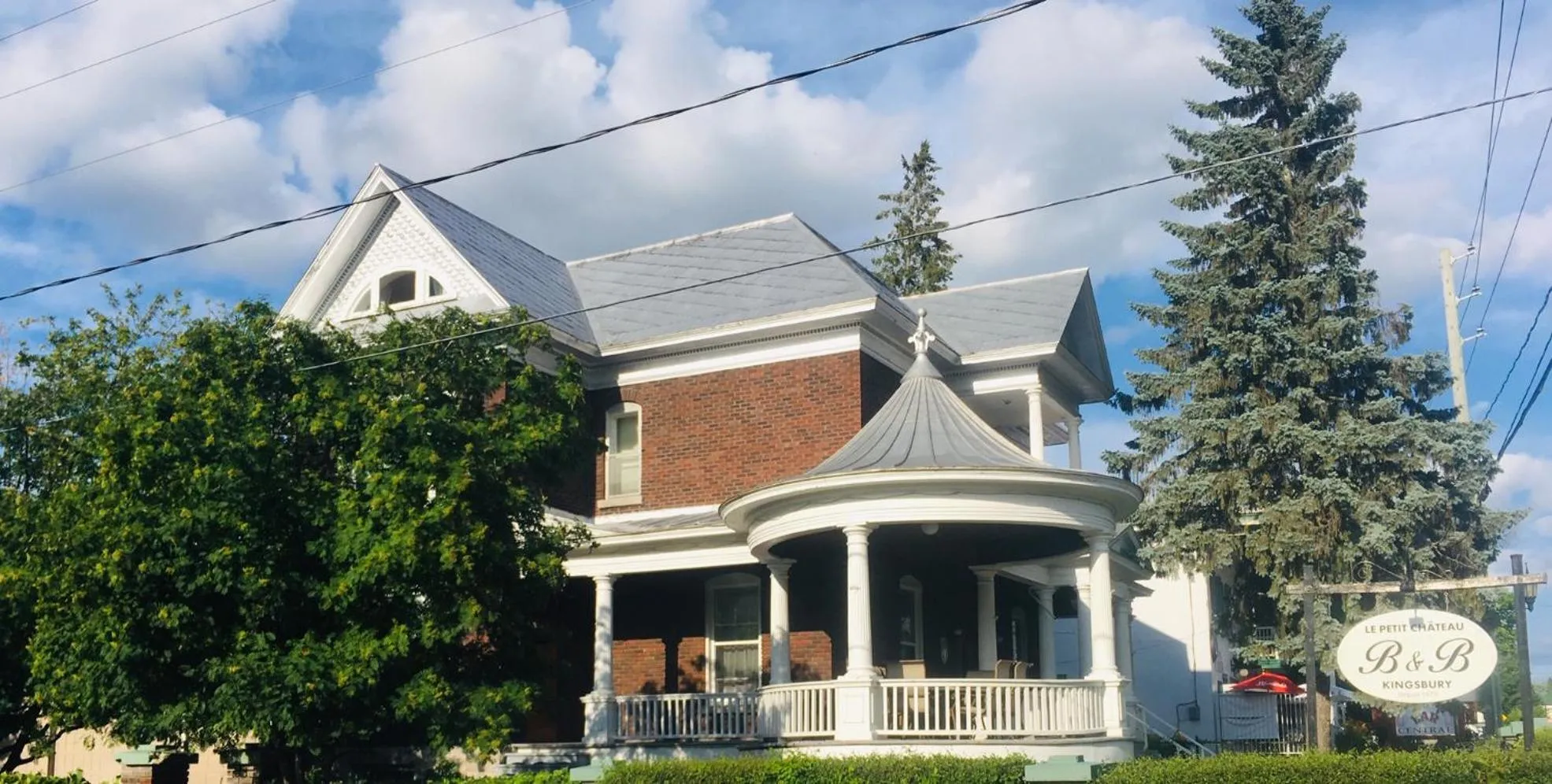 Le Petit Château Montebello B&B