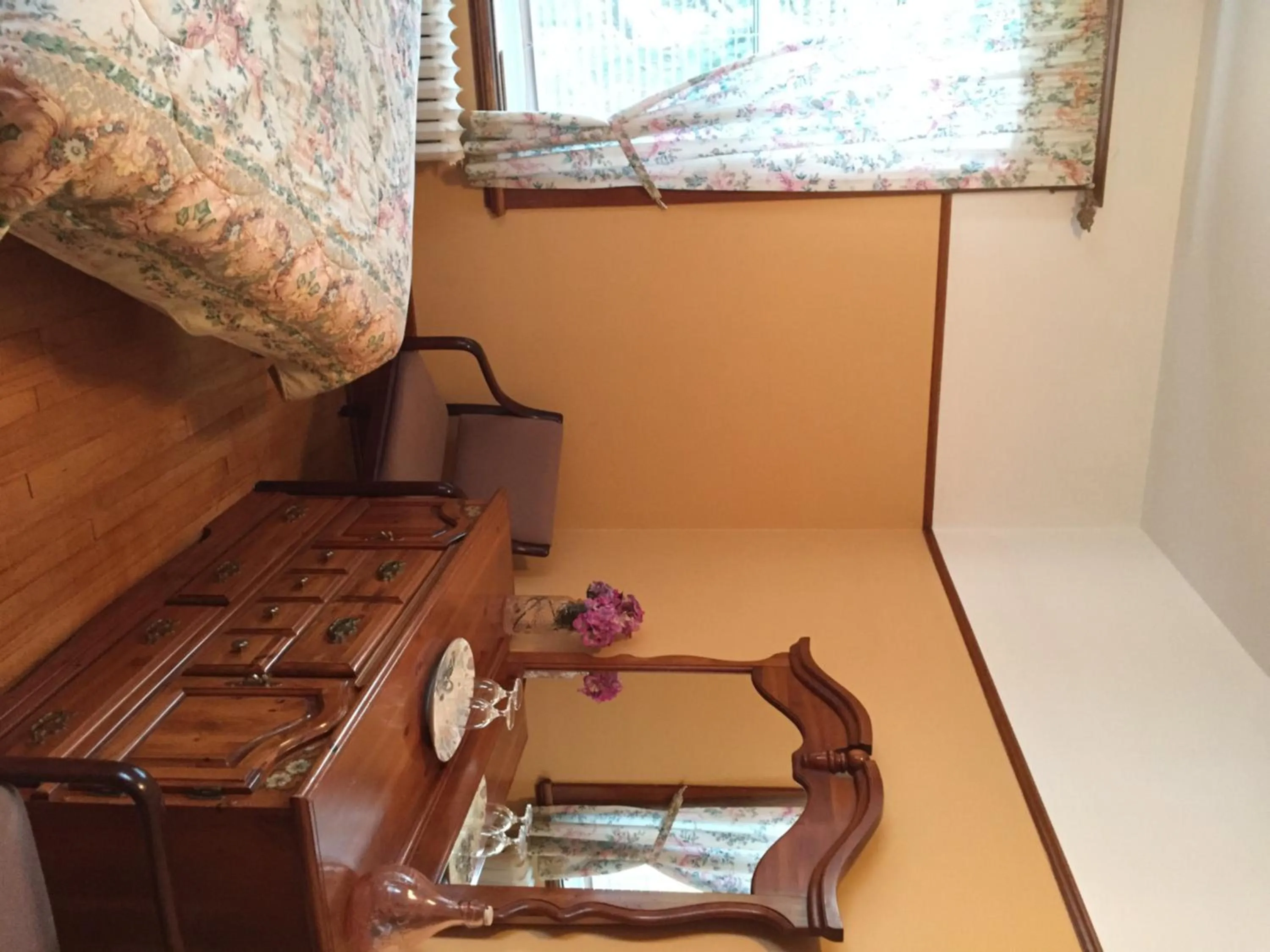 Bedroom in Le Petit Château Montebello B&B