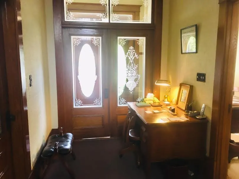 Le Petit Château Montebello B&B