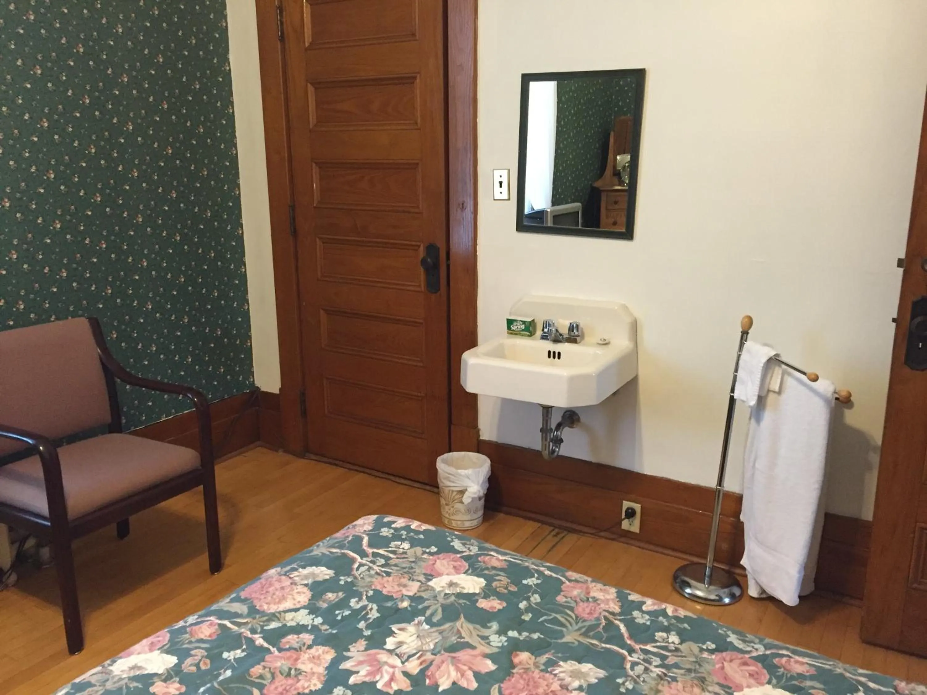 Bedroom in Le Petit Château Montebello B&B