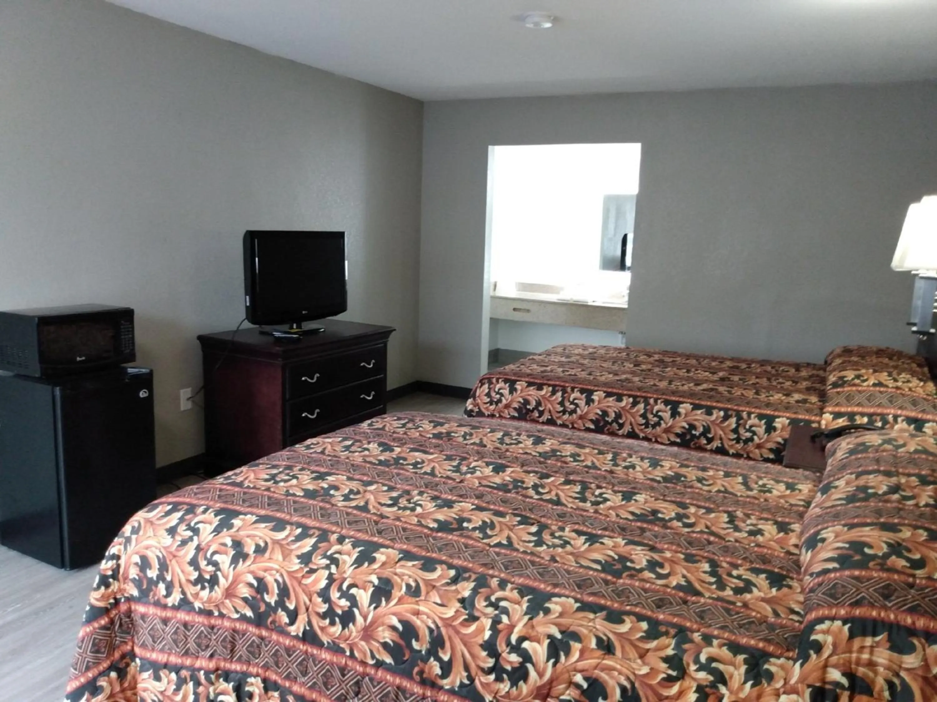 Photo of the whole room, Bed in Gateway Inn Savannah