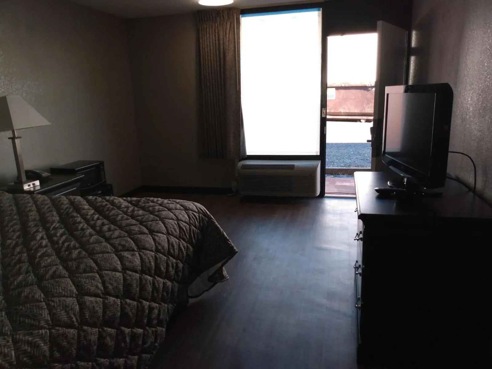 Photo of the whole room, Bed in Gateway Inn Savannah