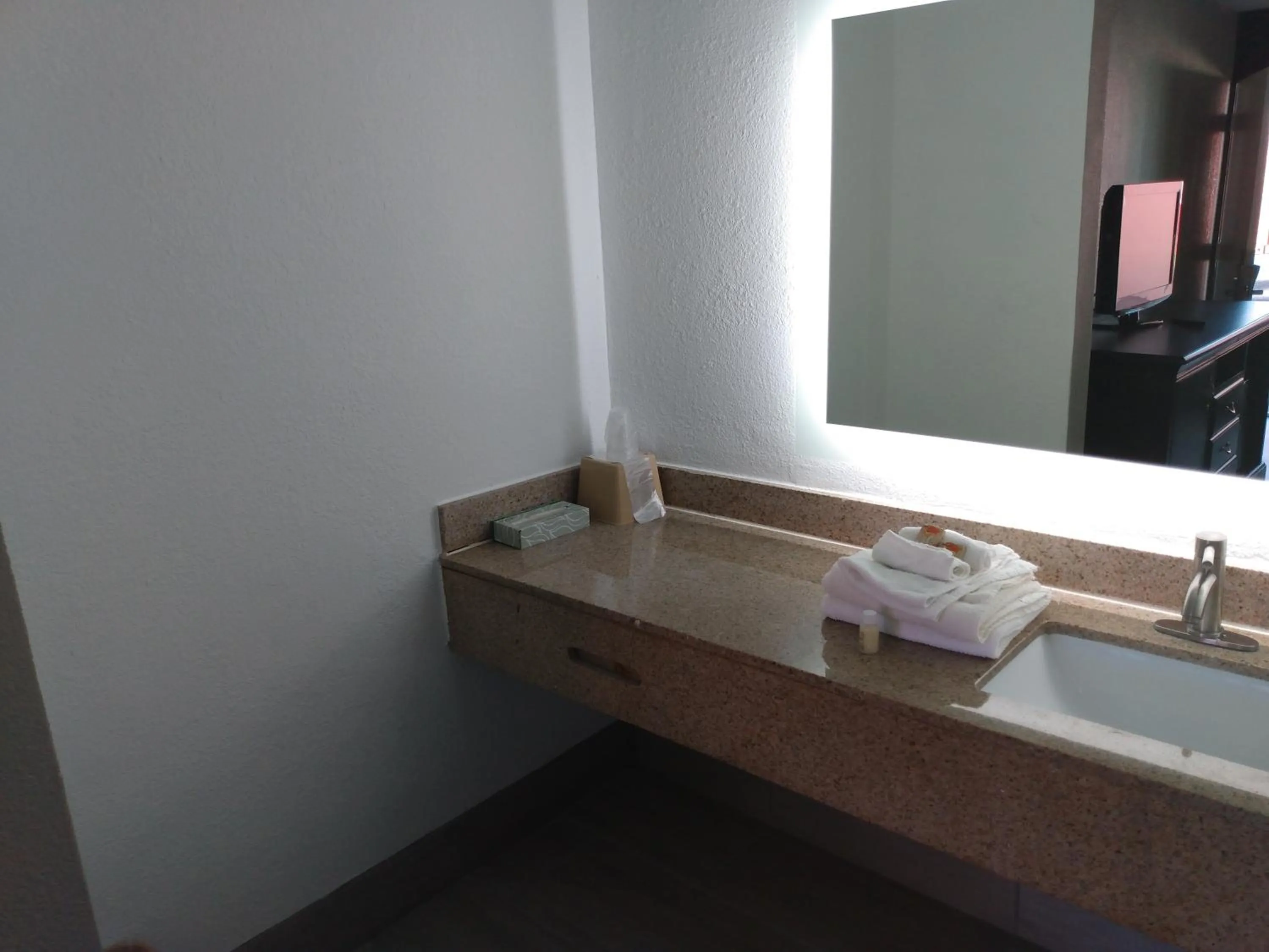 Bathroom in Gateway Inn Savannah