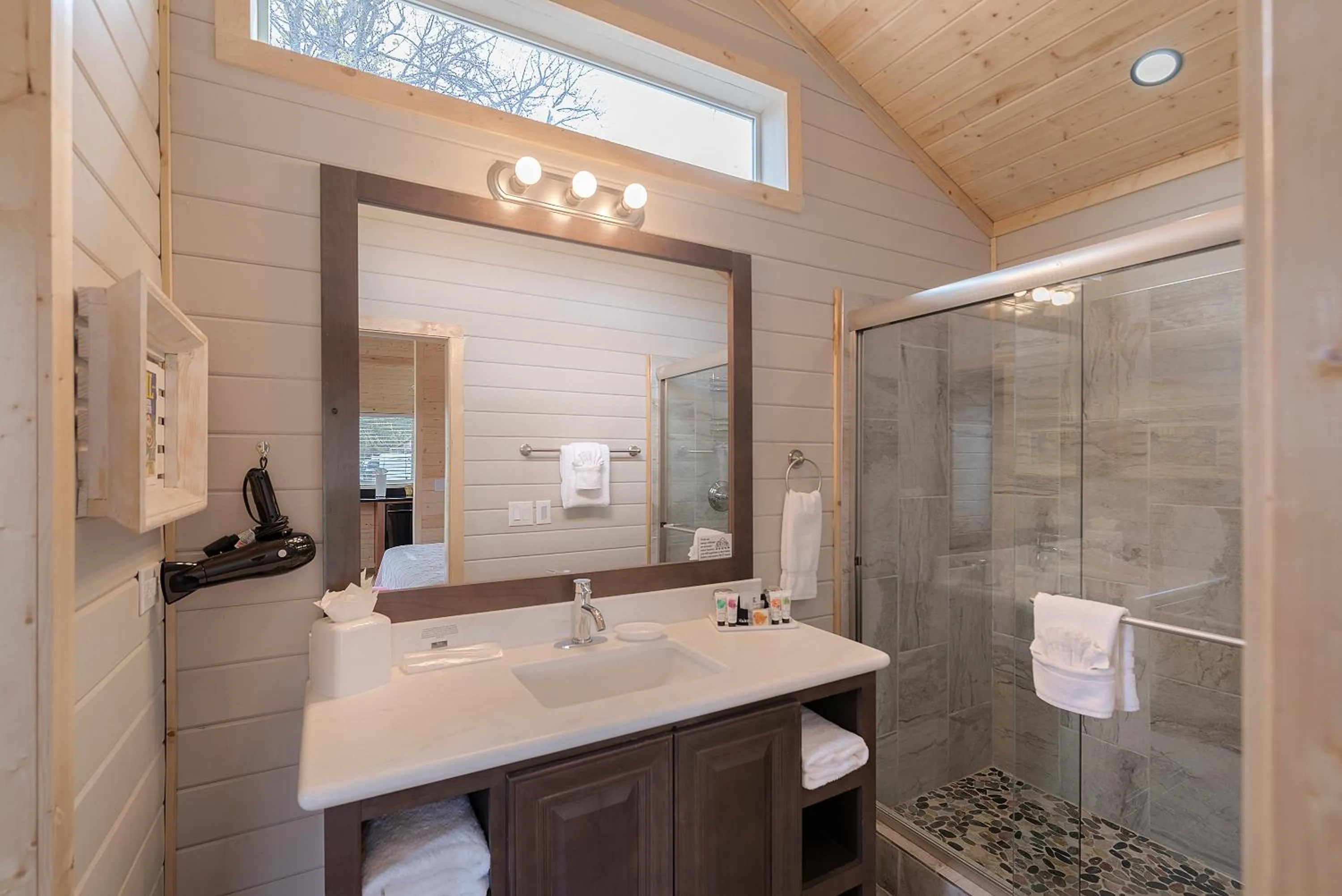 Shower in Carmel River Inn & Cottages