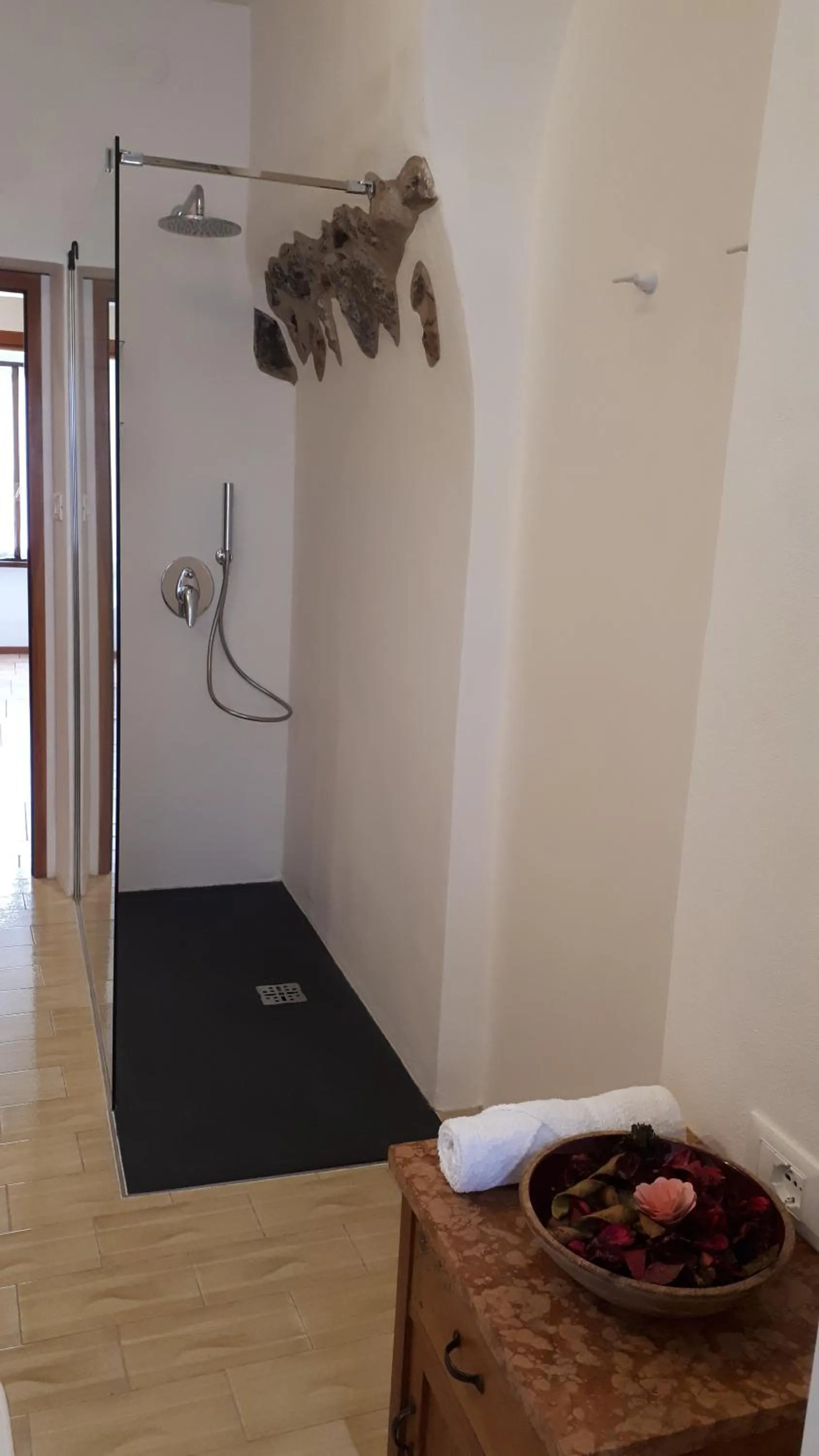 Shower in Ledro Lake Suite "Pur"