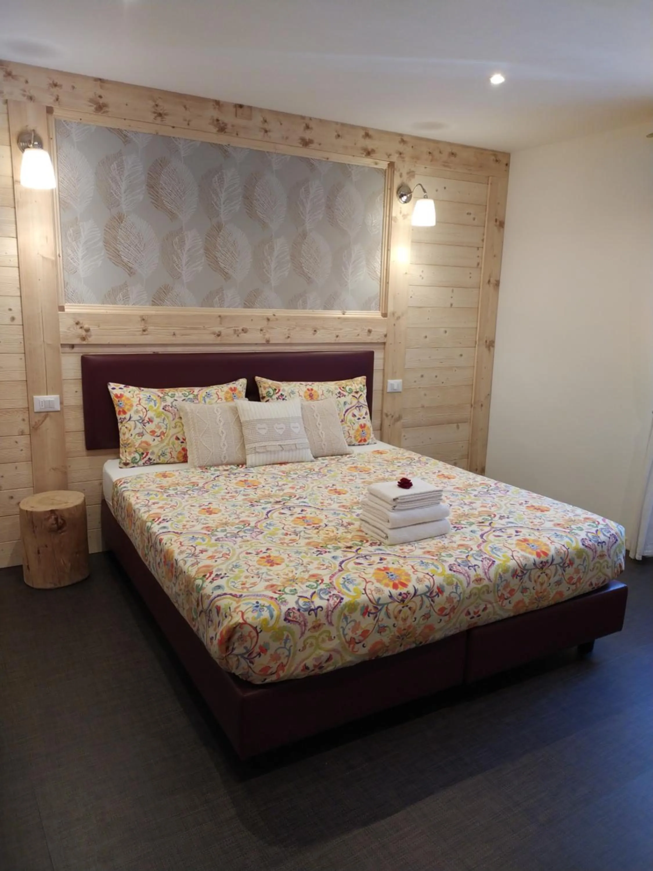 Photo of the whole room, Bed in Ledro Lake Suite "Pur"