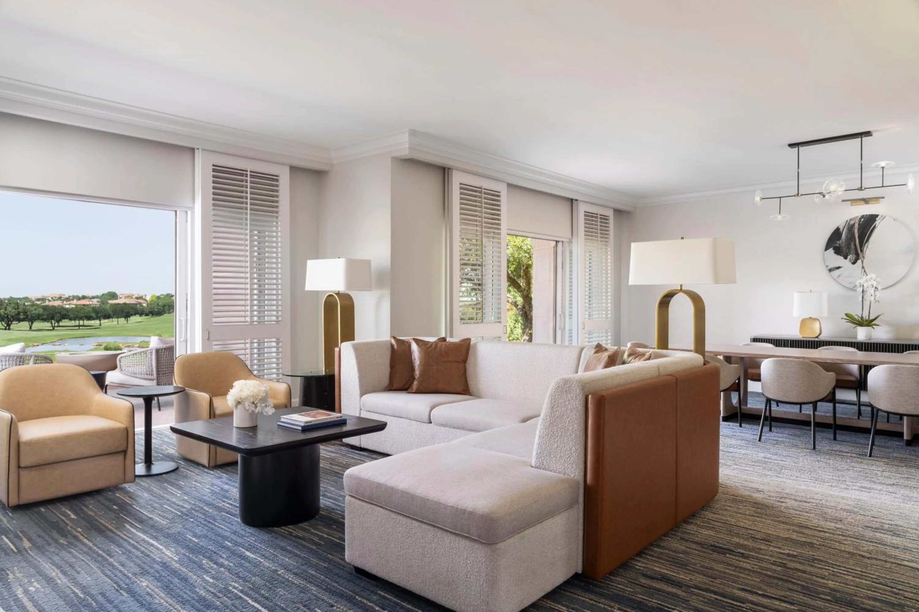 Living room in The Ritz-Carlton Dallas, Las Colinas