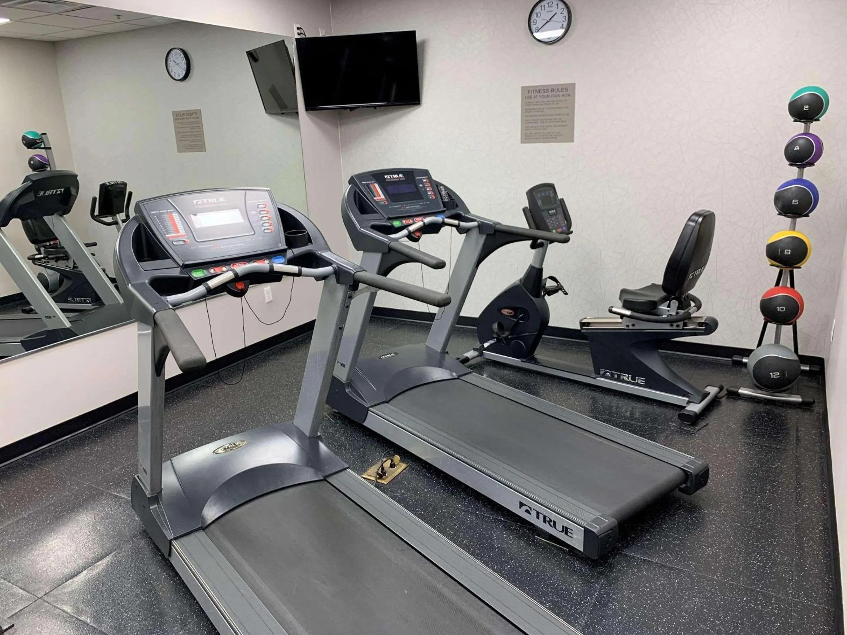 Fitness centre/facilities in Country Inn & Suites by Radisson, Jacksonville West, FL