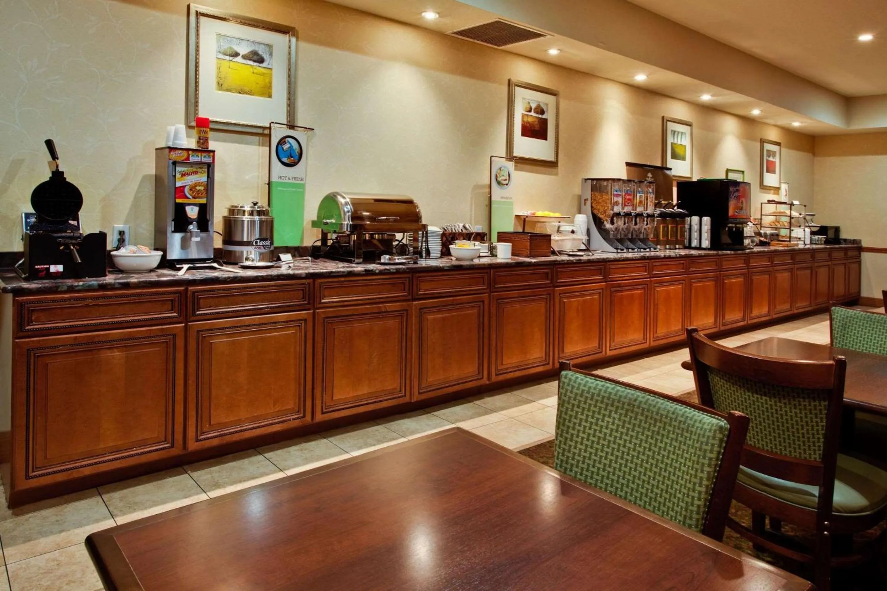 Breakfast in Country Inn & Suites by Radisson, Jacksonville West, FL