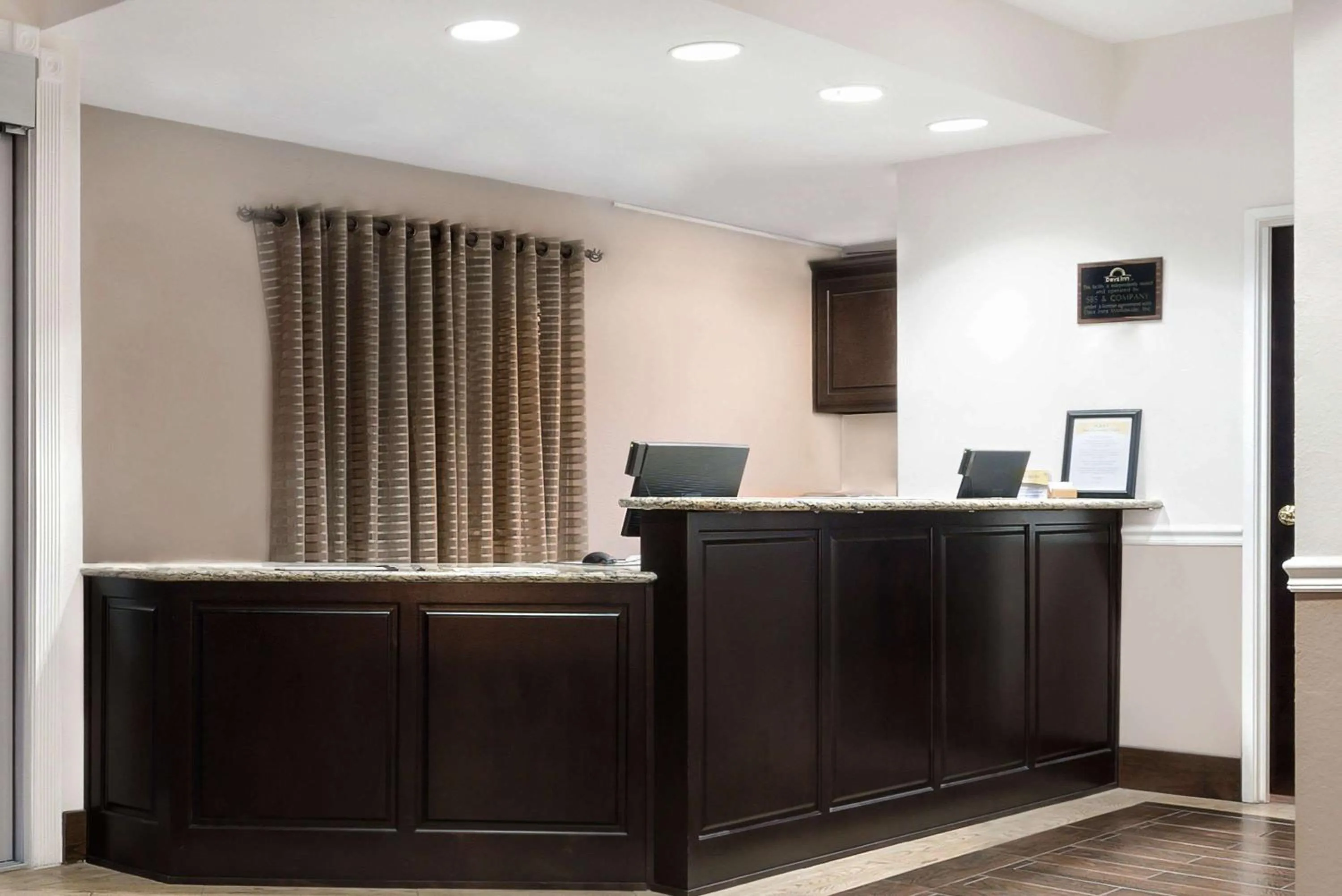 Lobby or reception in Days Inn & Suites by Wyndham Dallas