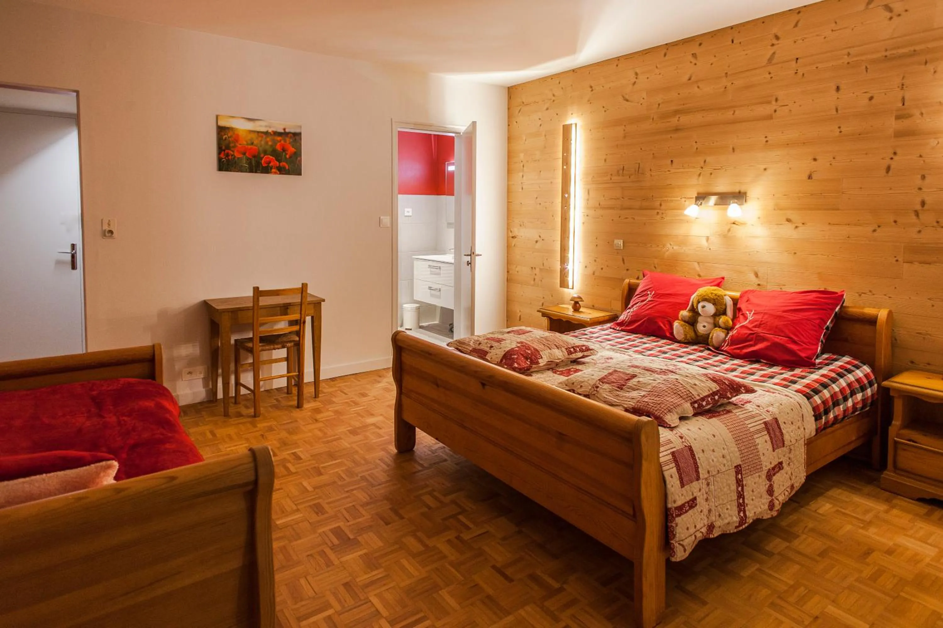 Bedroom, Bed in Chambres d'hôtes Domaine des Iris