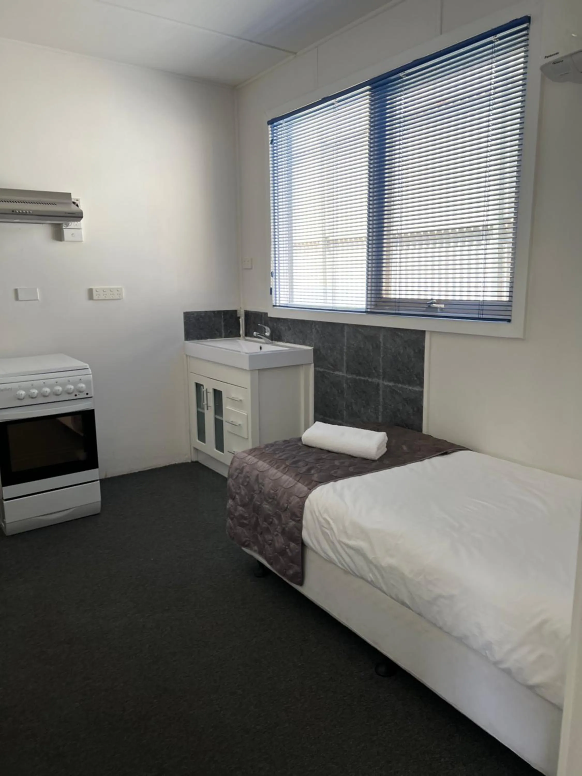 Bed in Mornington Motel