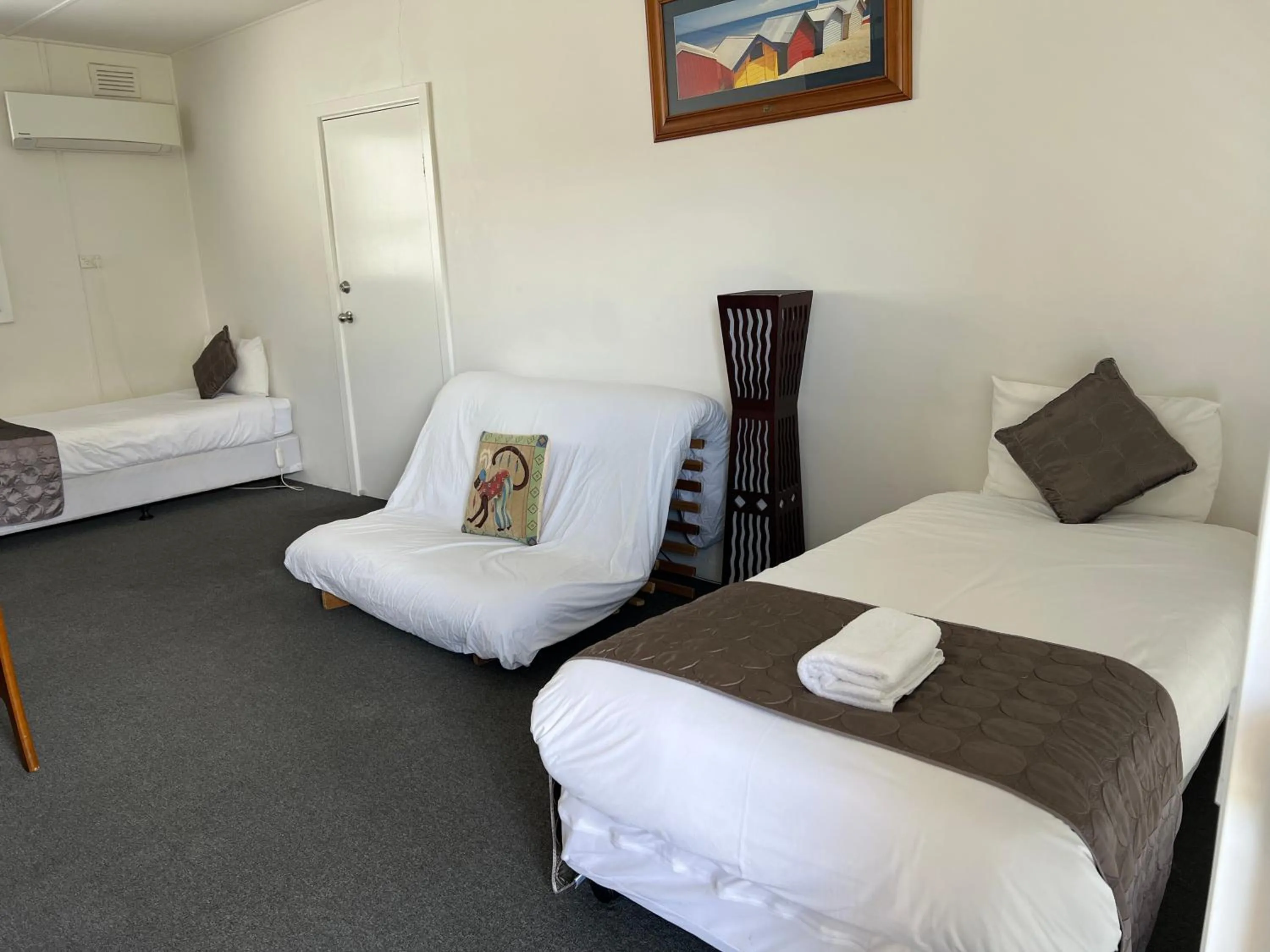 Bed in Mornington Motel