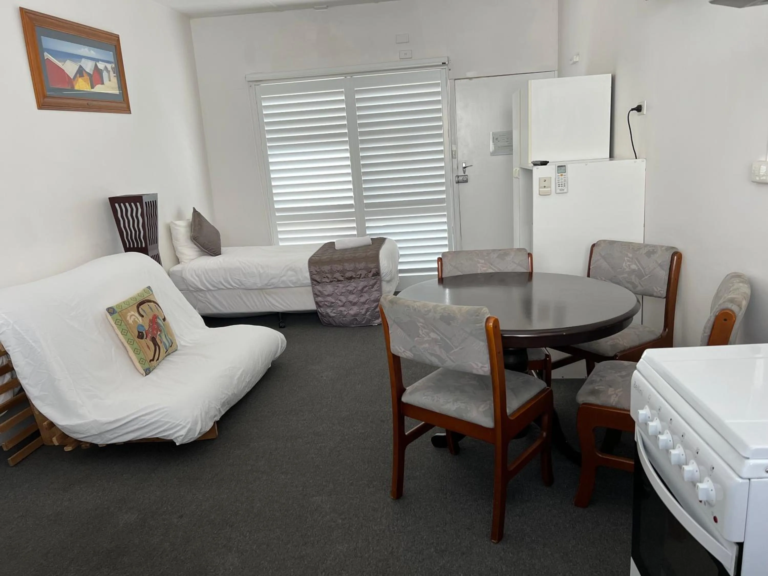 Bed in Mornington Motel