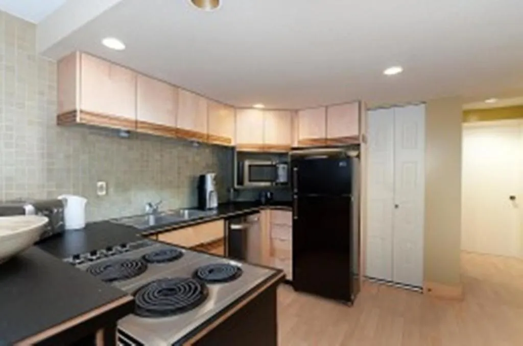 Communal kitchen in House On Dunbar B&B