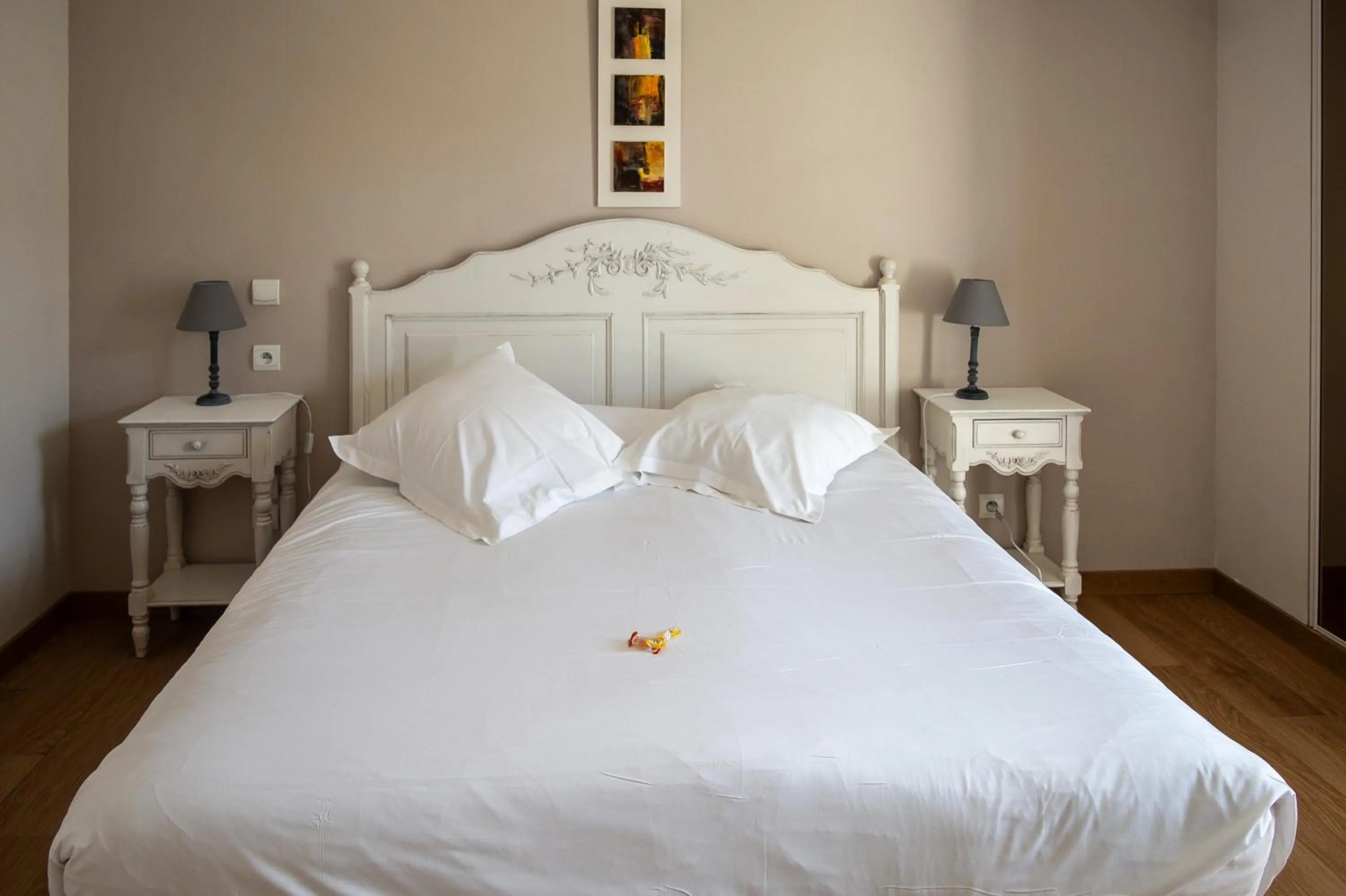 Bed in Tulip Inn Honfleur Residence & Spa