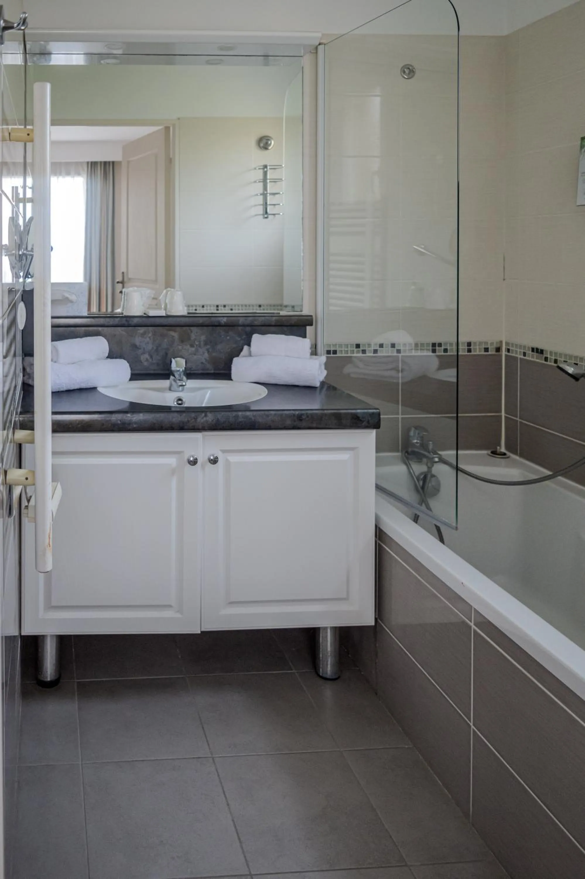 Bathroom in Tulip Inn Honfleur Residence & Spa
