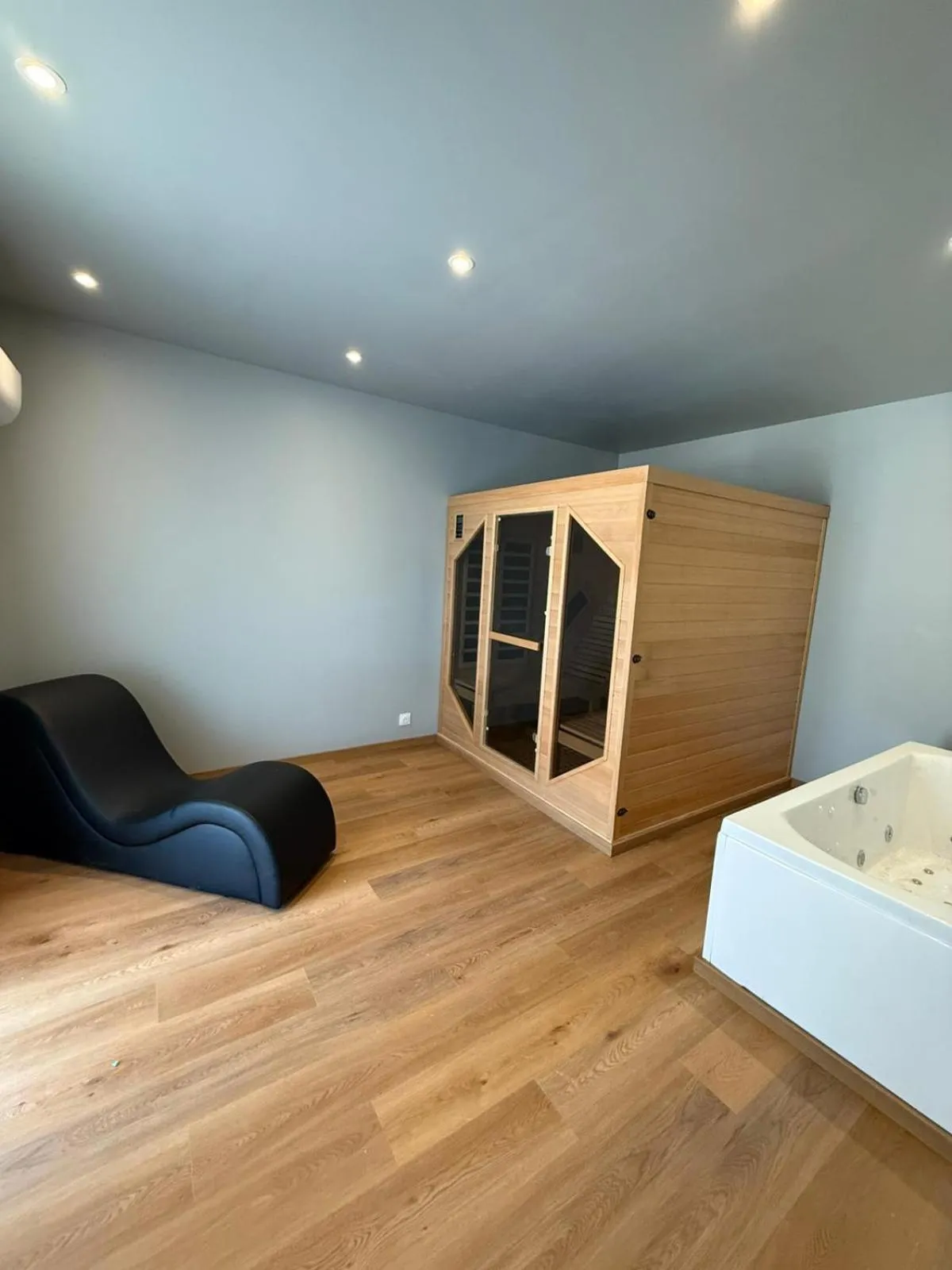 Sauna, Bed in Tulip Inn Honfleur Residence & Spa
