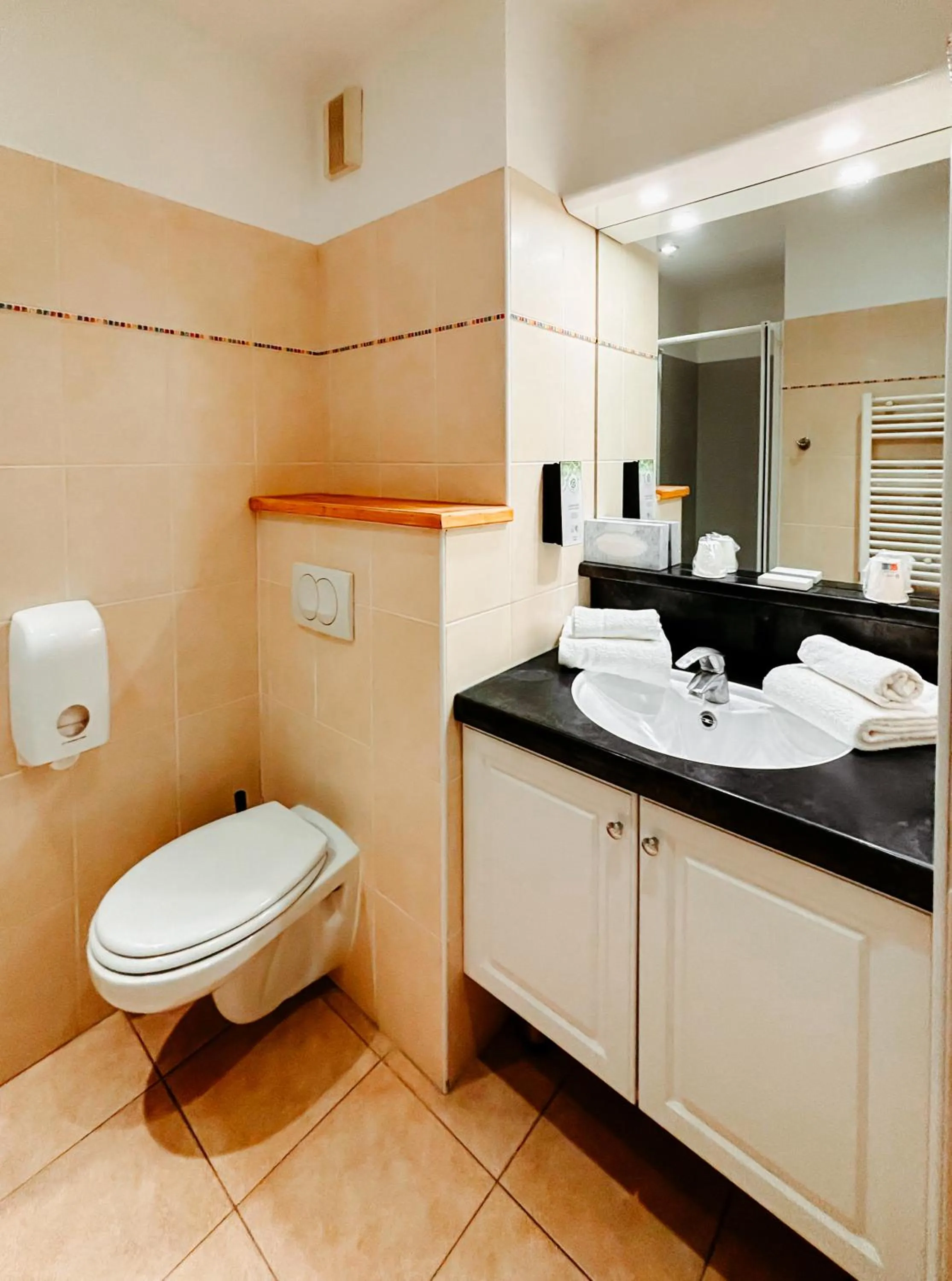 Bathroom in Tulip Inn Honfleur Residence & Spa