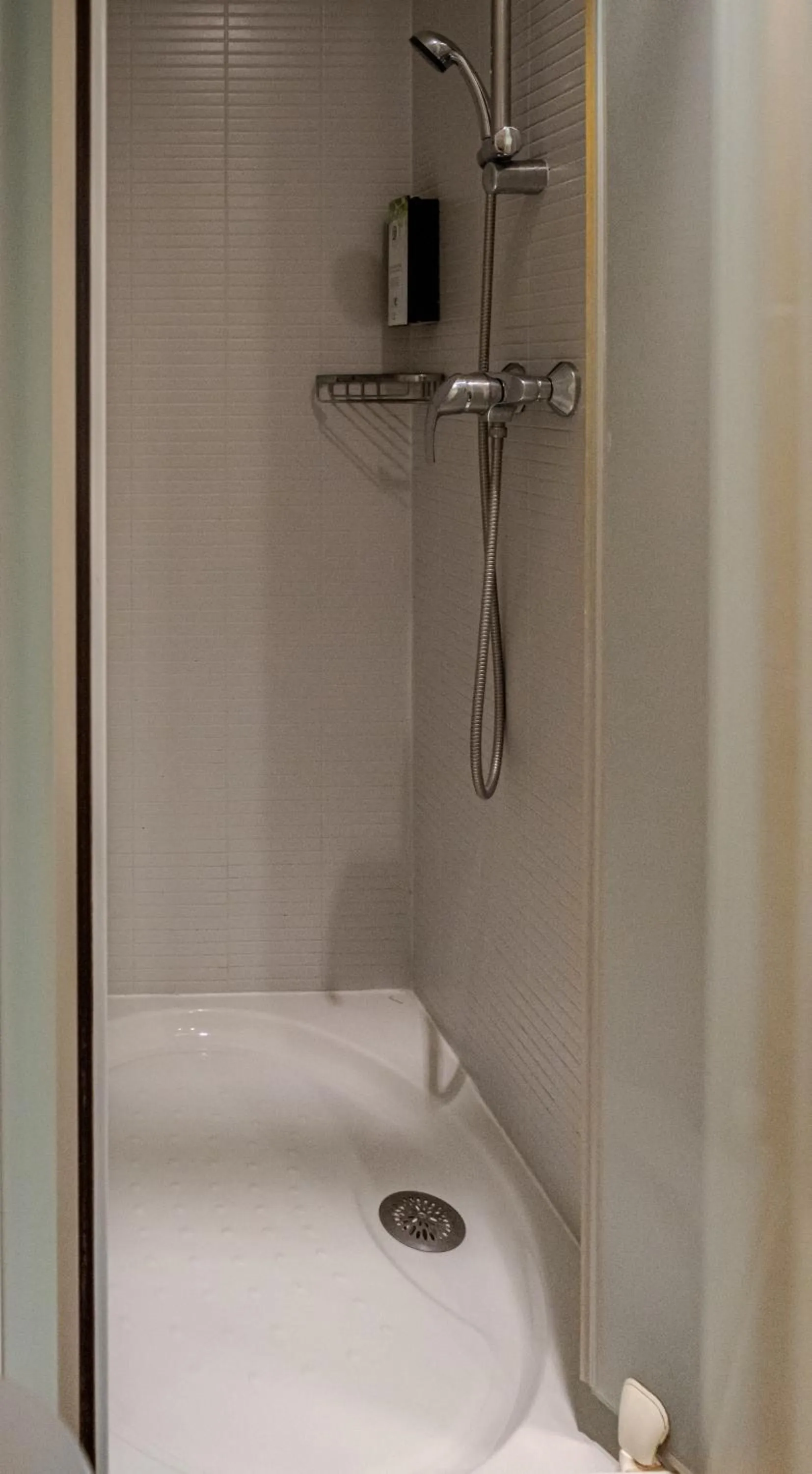 Shower in Tulip Inn Honfleur Residence & Spa