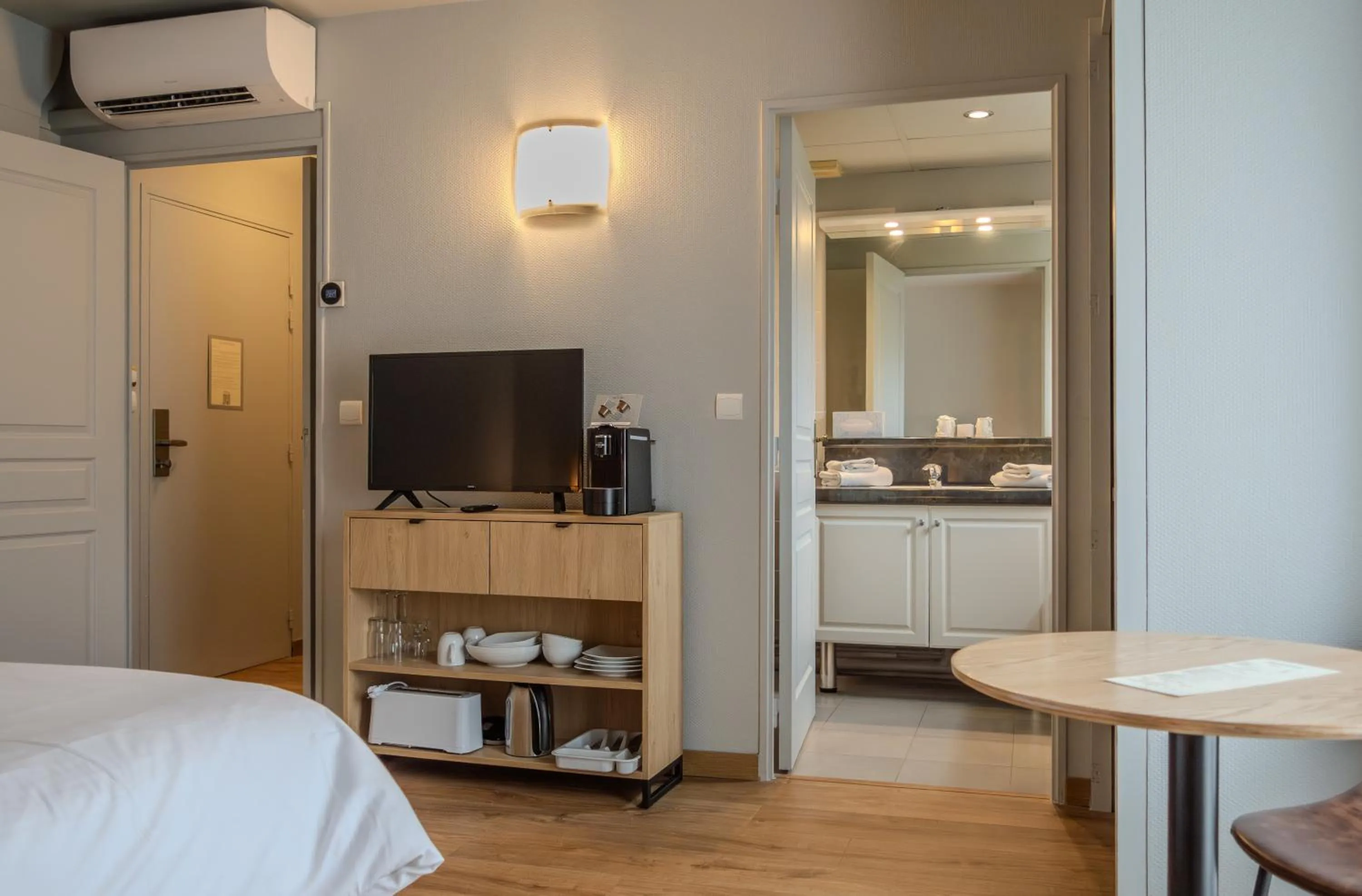 Bed in Tulip Inn Honfleur Residence & Spa