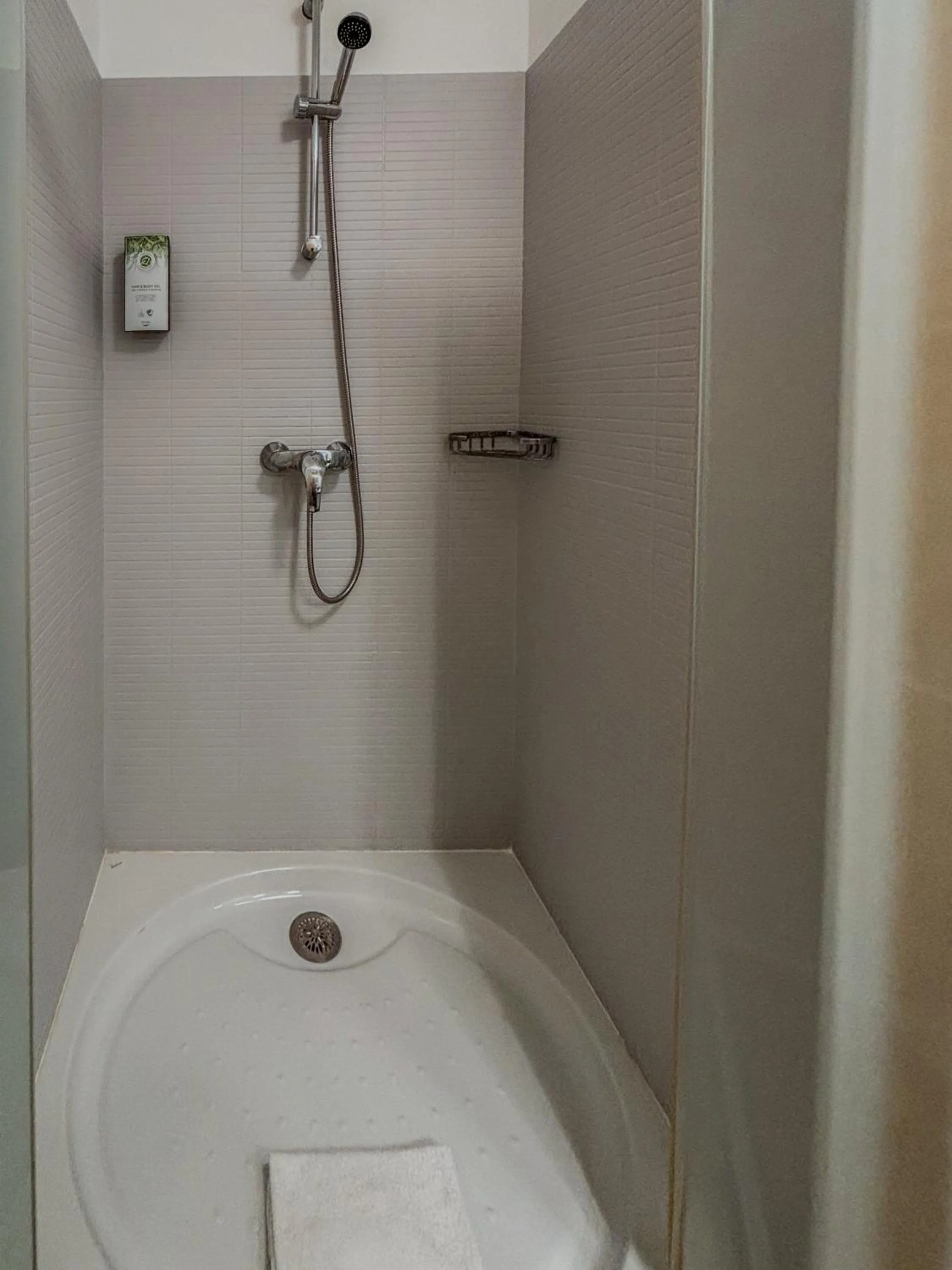 Shower in Tulip Inn Honfleur Residence & Spa