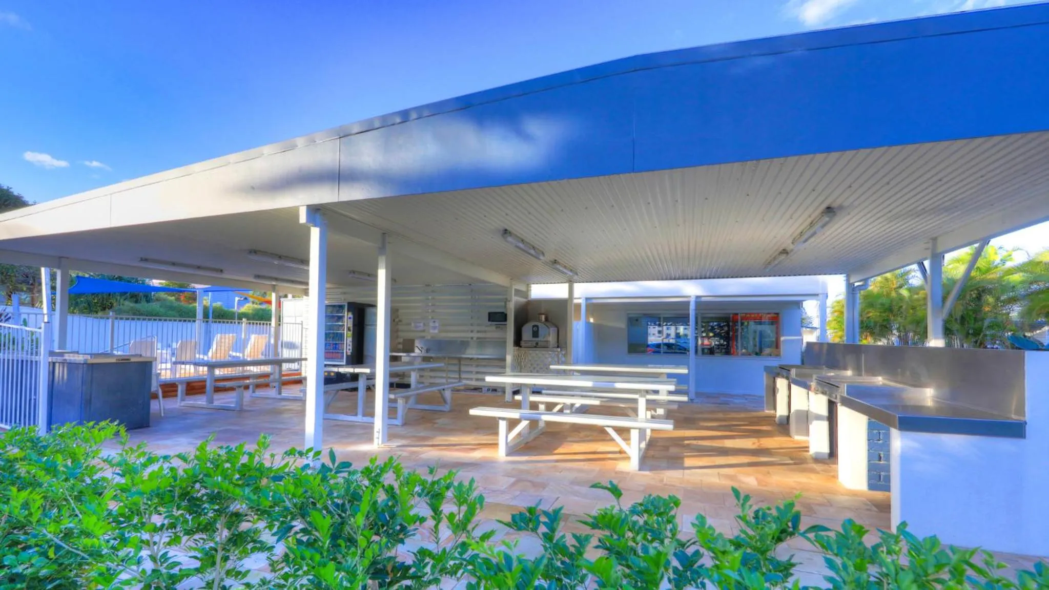 BBQ facilities in Alex Beach Cabins and Tourist Park