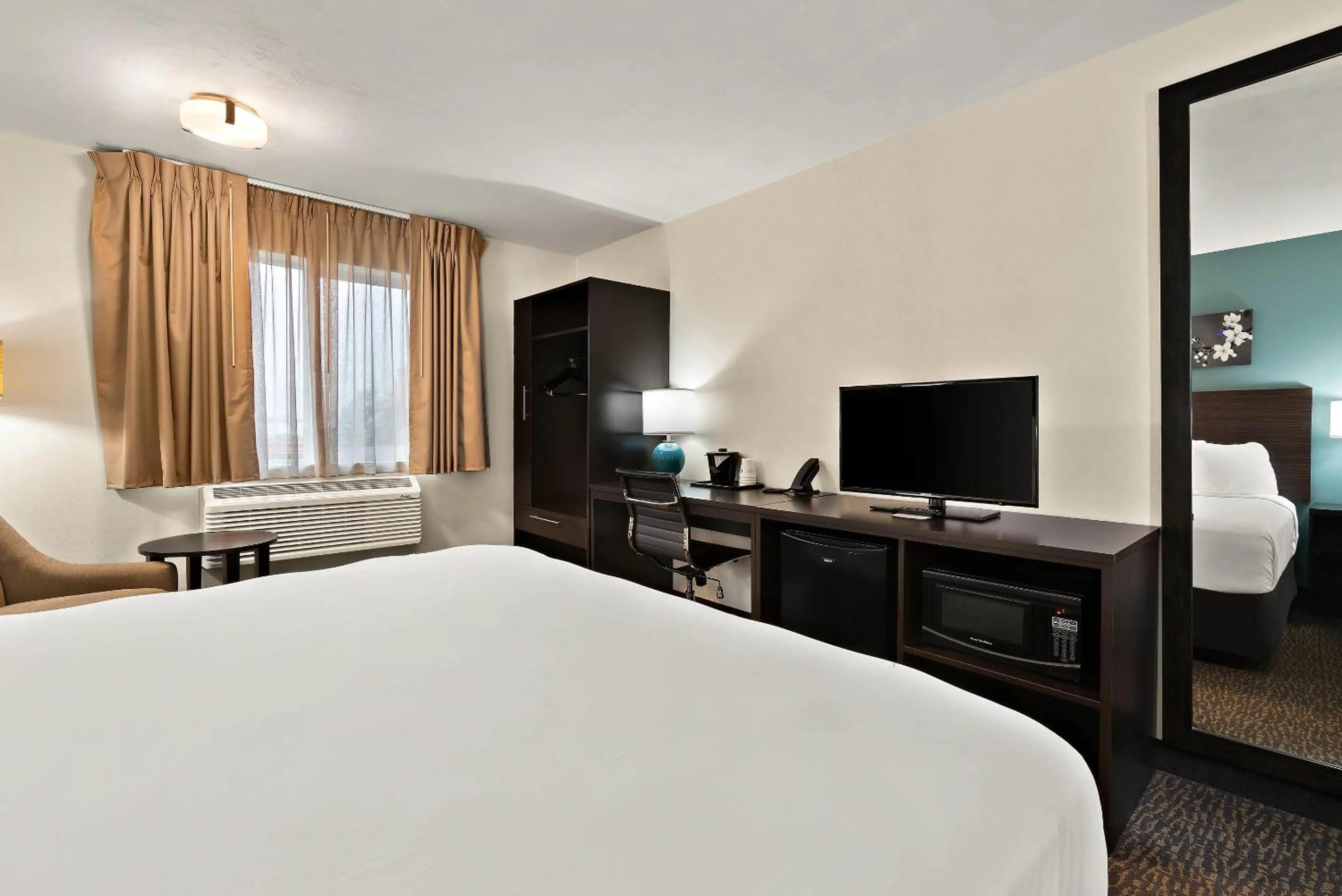 Photo of the whole room, Bed in Sleep Inn Kelso Longview